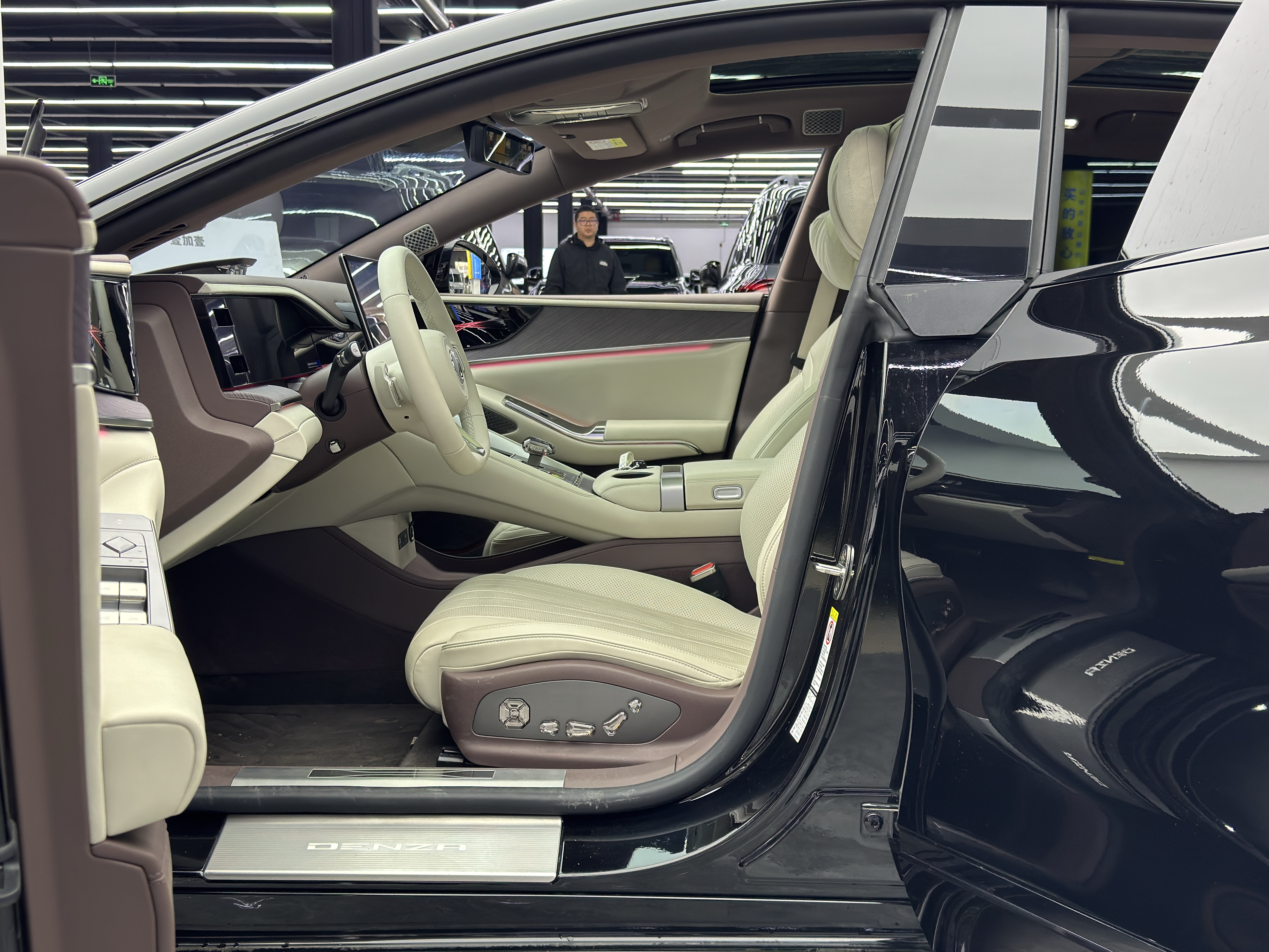 Denza Z9GT 2025 #6 Denza Z9GT 2025 car image #6