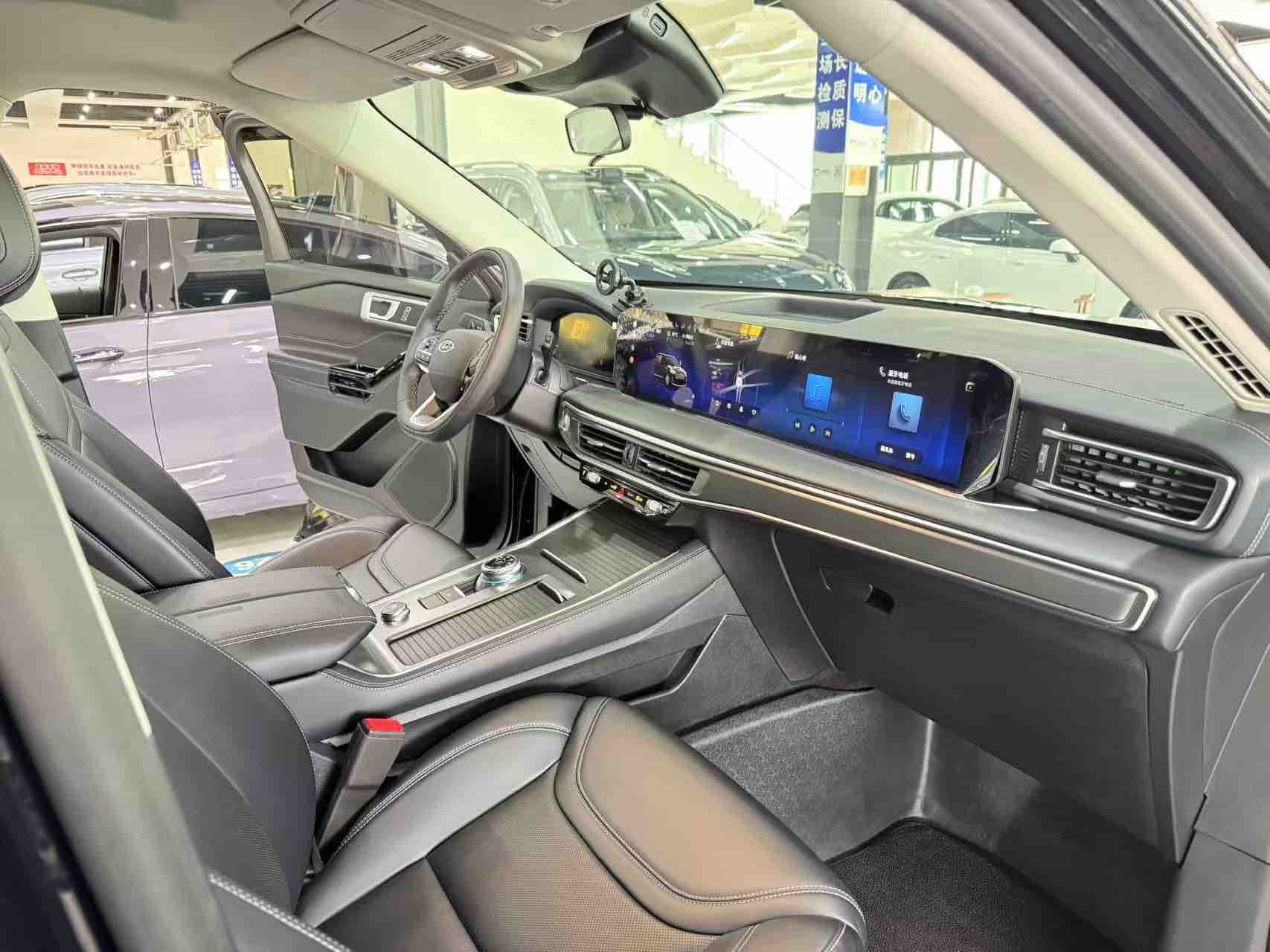 Ford Explorer 2025 immagine di auto #6