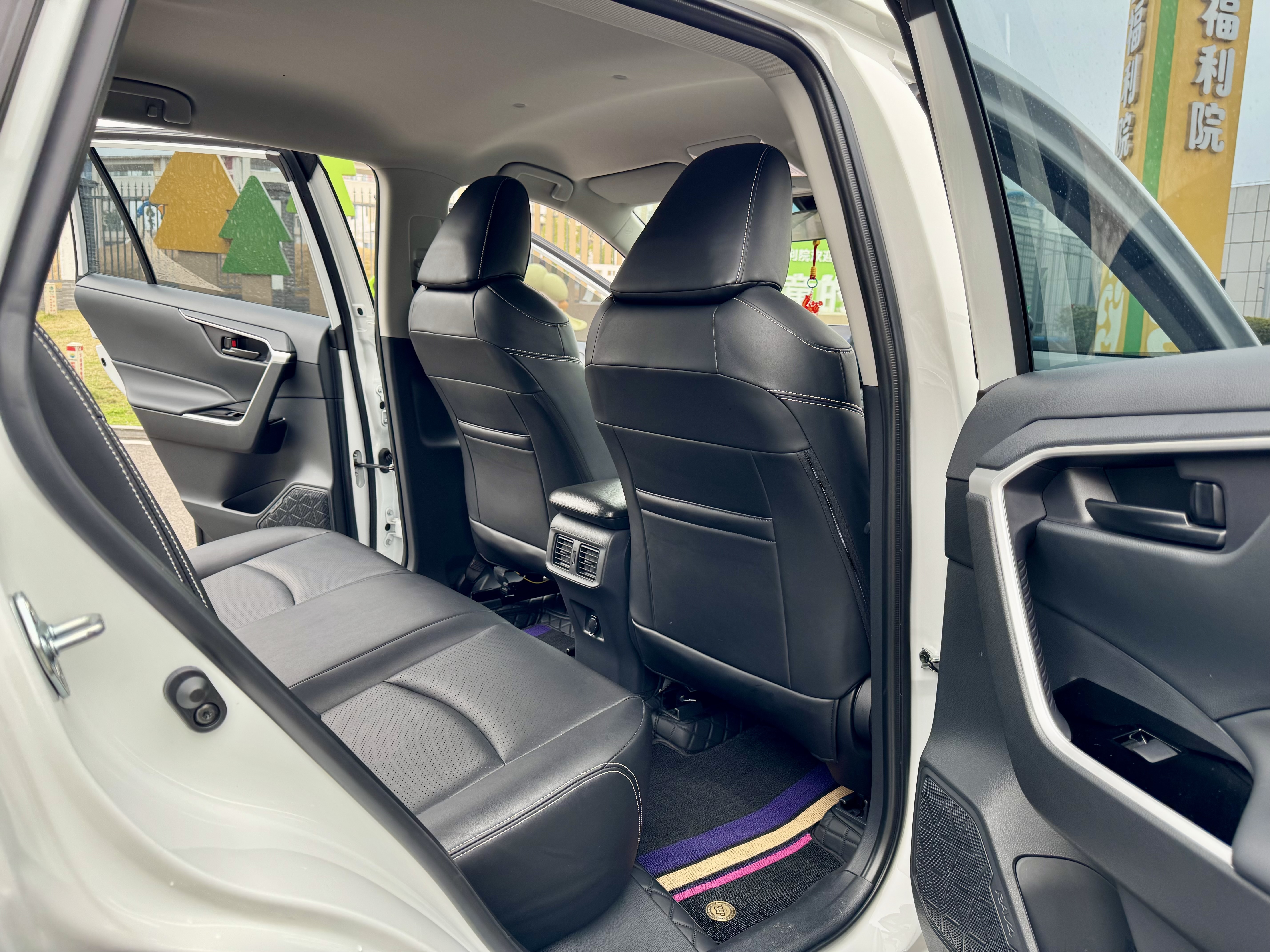 Toyota RAV4 2024 car image #6