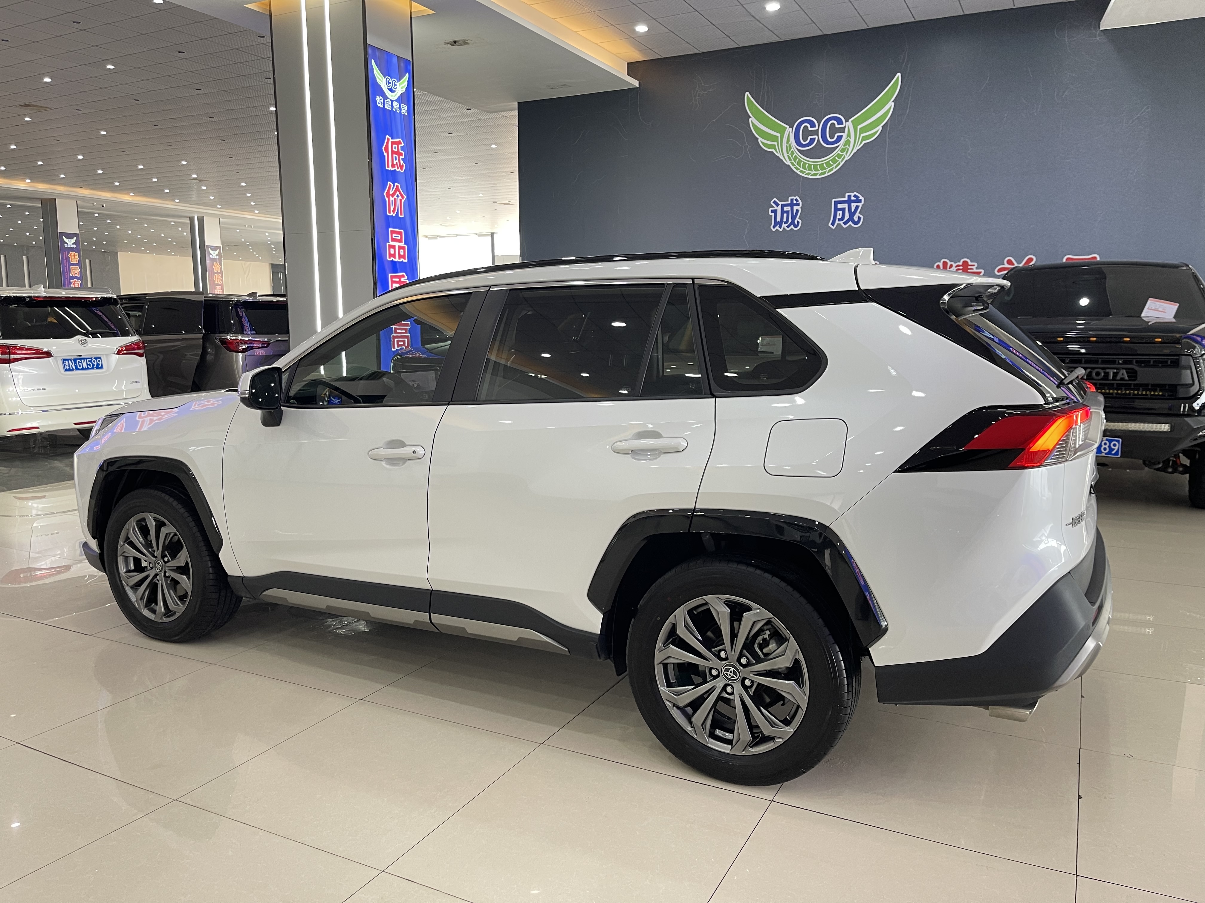 Toyota RAV4 2025 car image #6