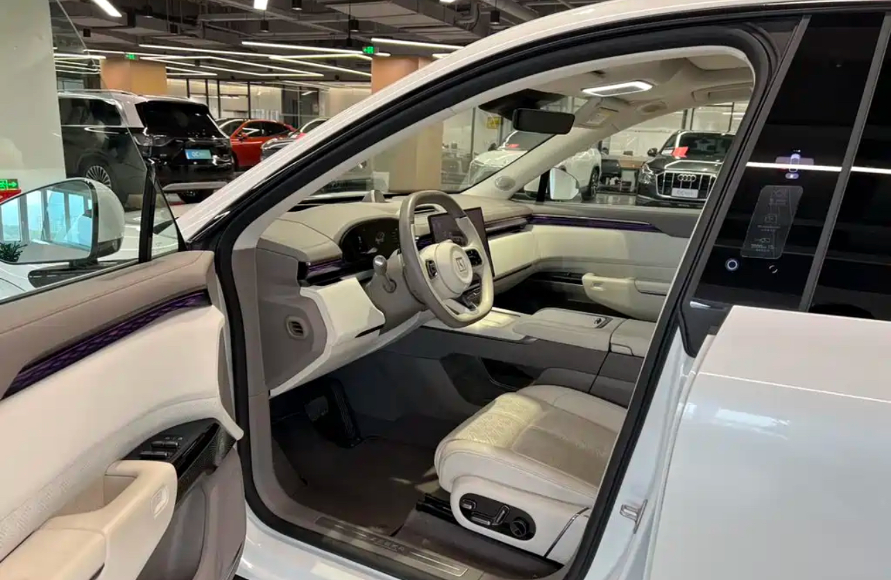 Zeekr 7X 2024 car image #6