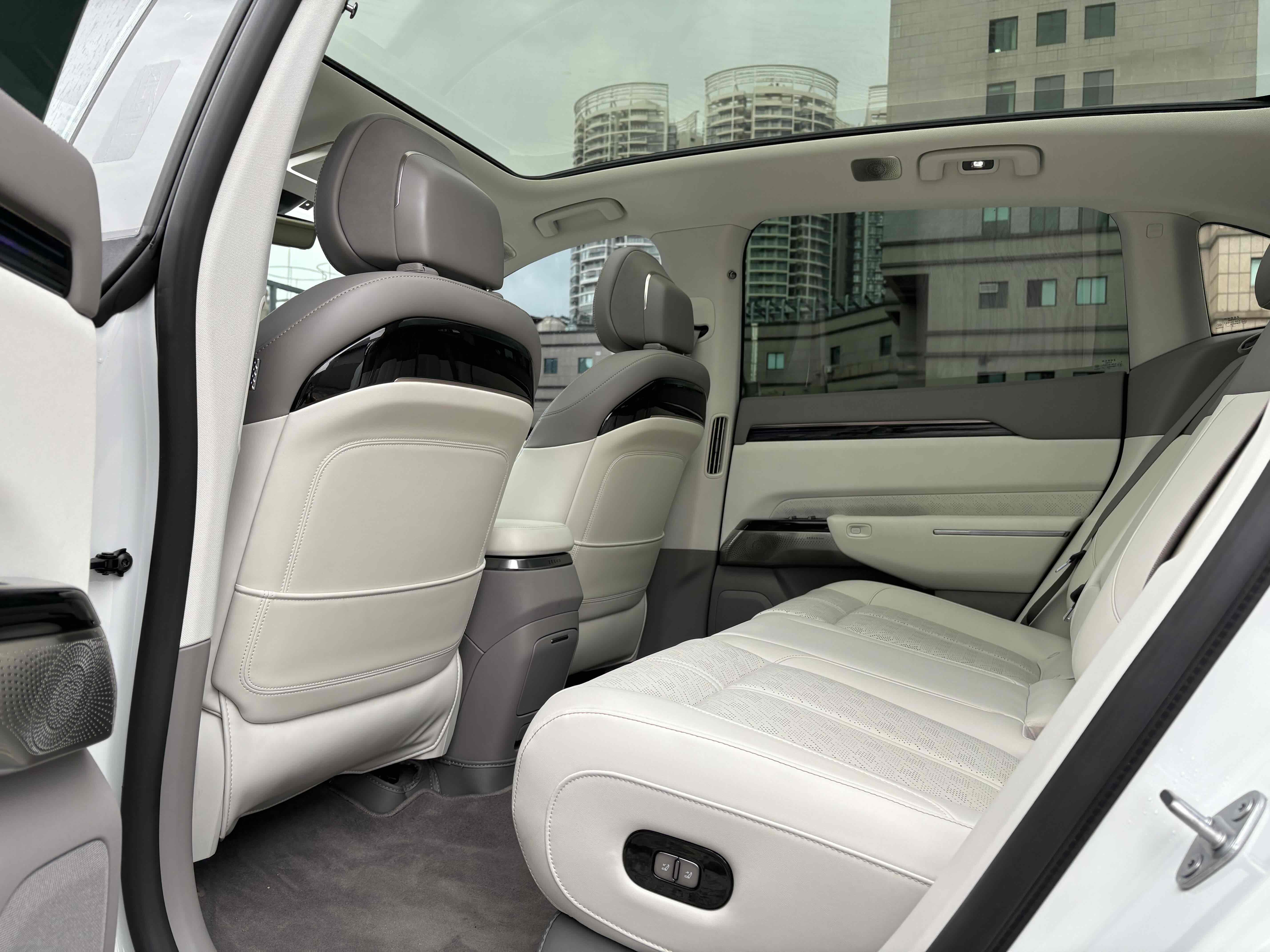 Zeekr 7X 2024 car image #6
