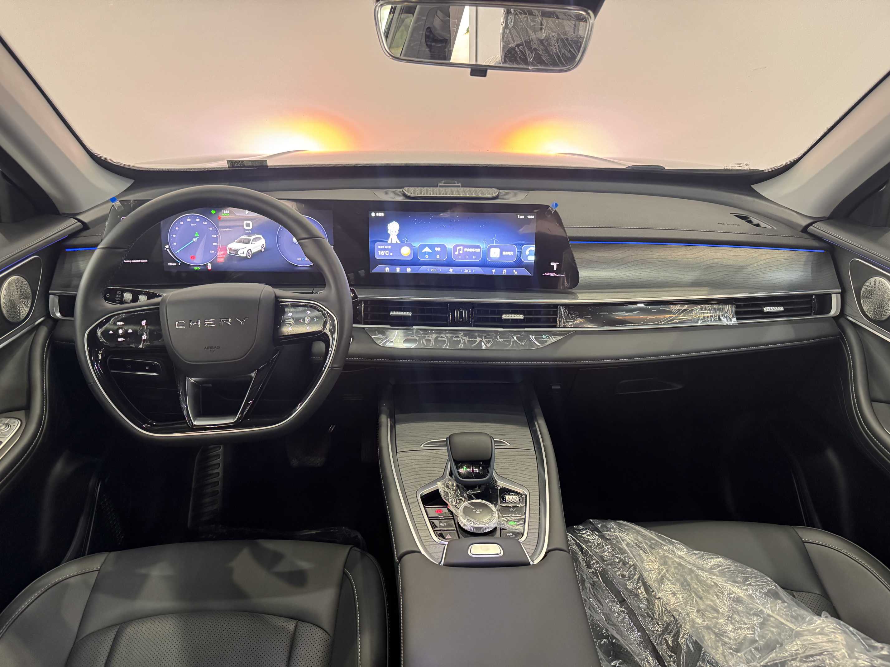 Chery Tiggo 8 PRO New Energy 2025 immagine di auto #6