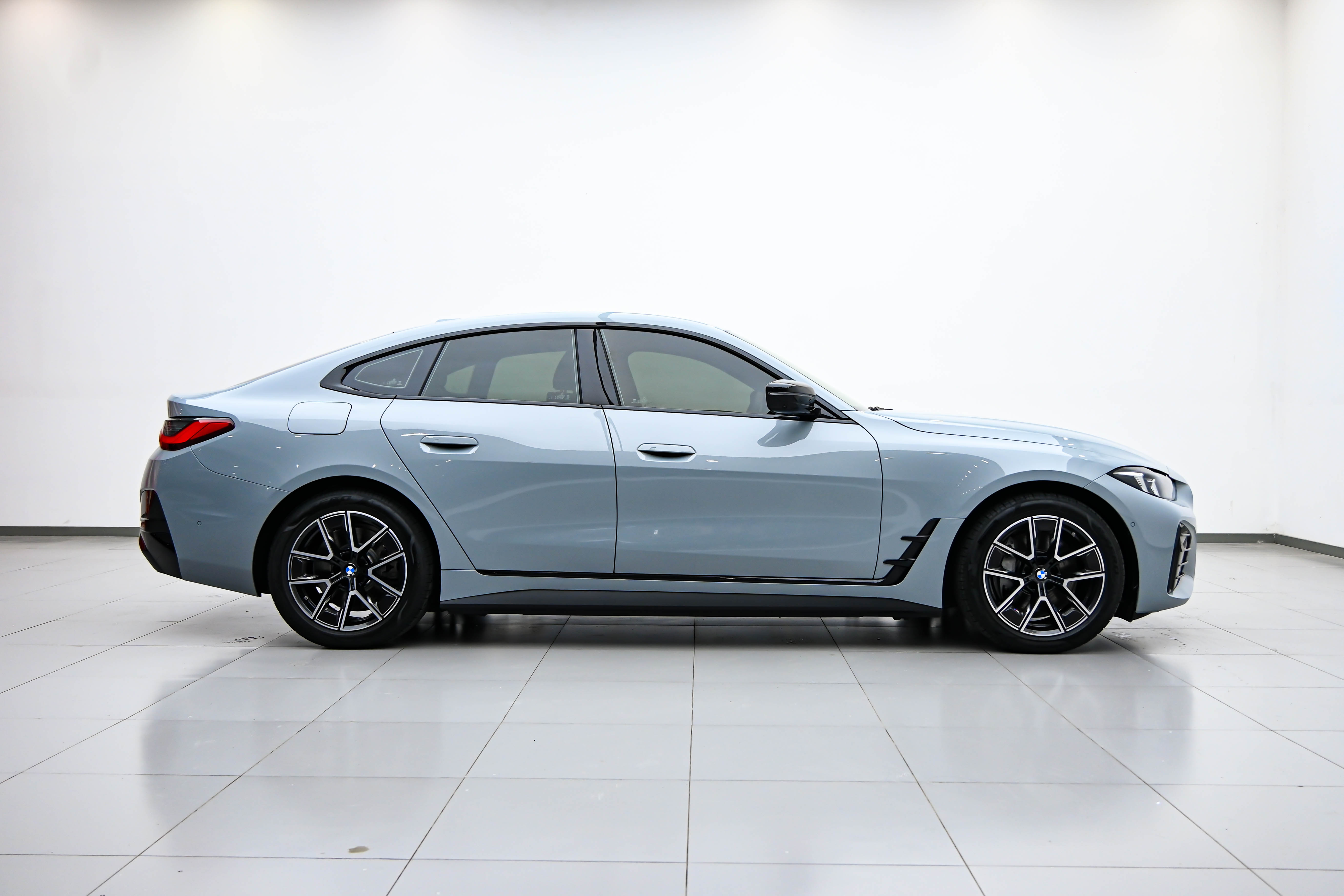 BMW i4 2025 car image #6