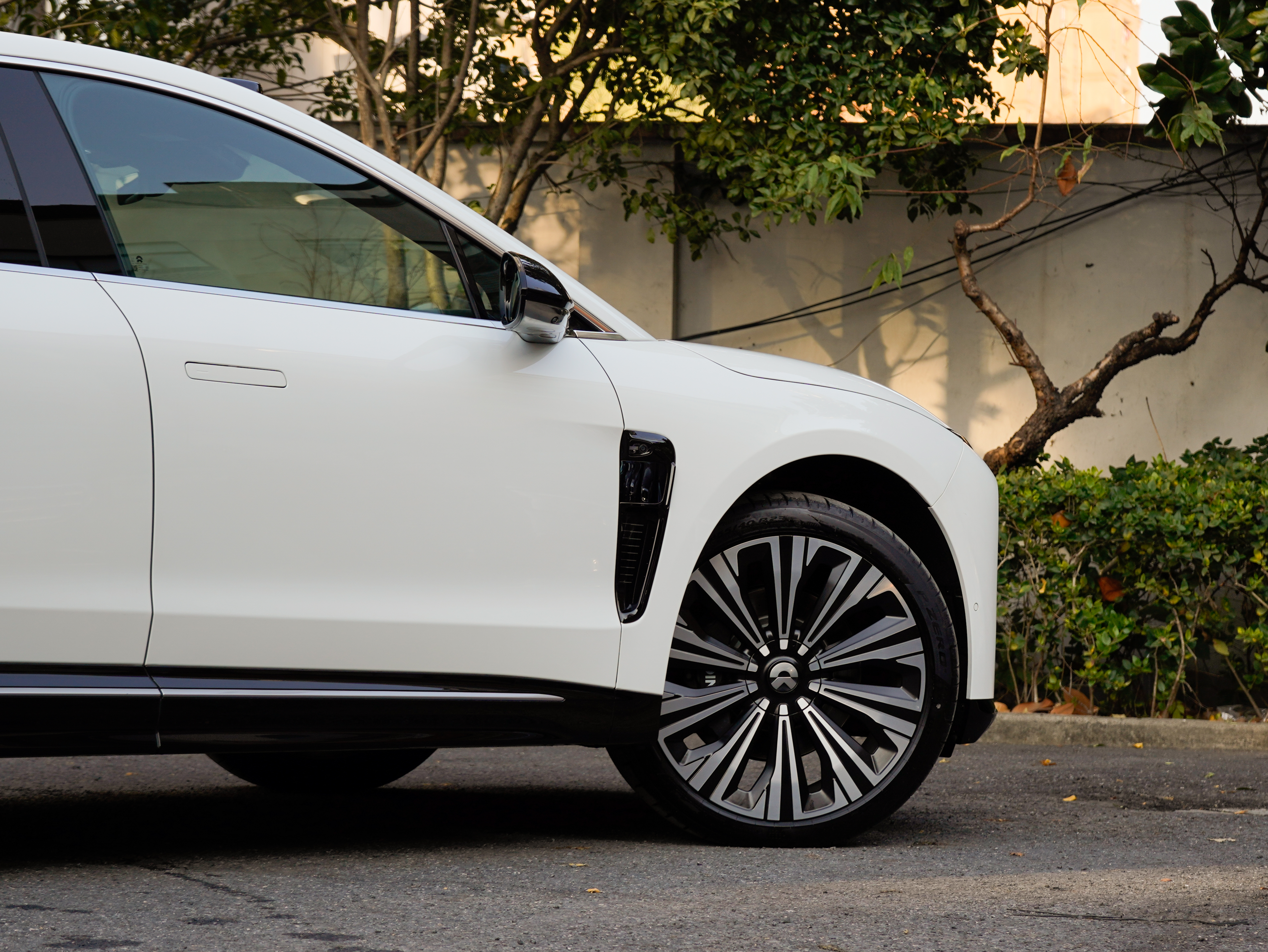 NIO ET9 2025 car image #6