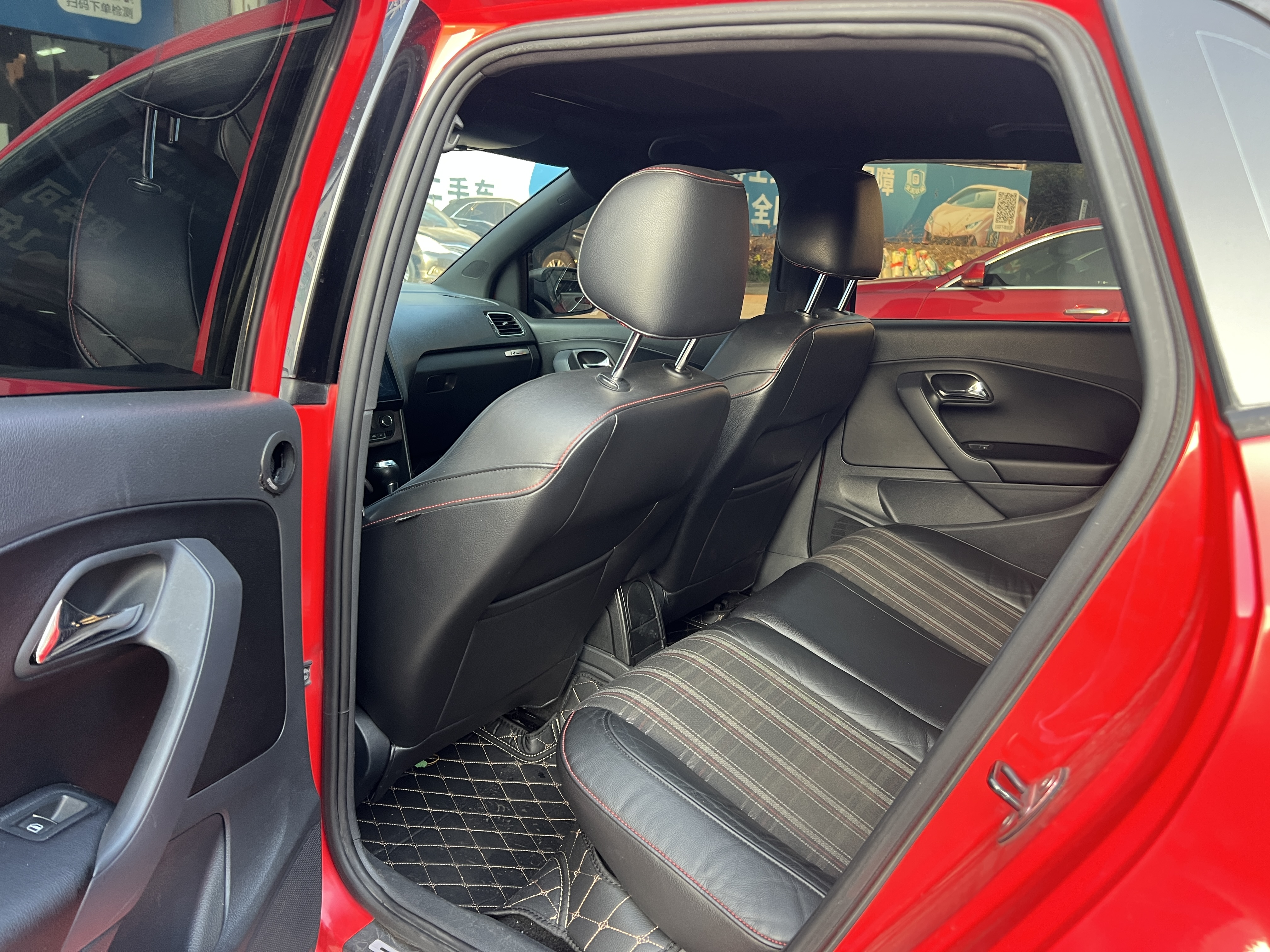 Volkswagen Polo 2014 car image #6