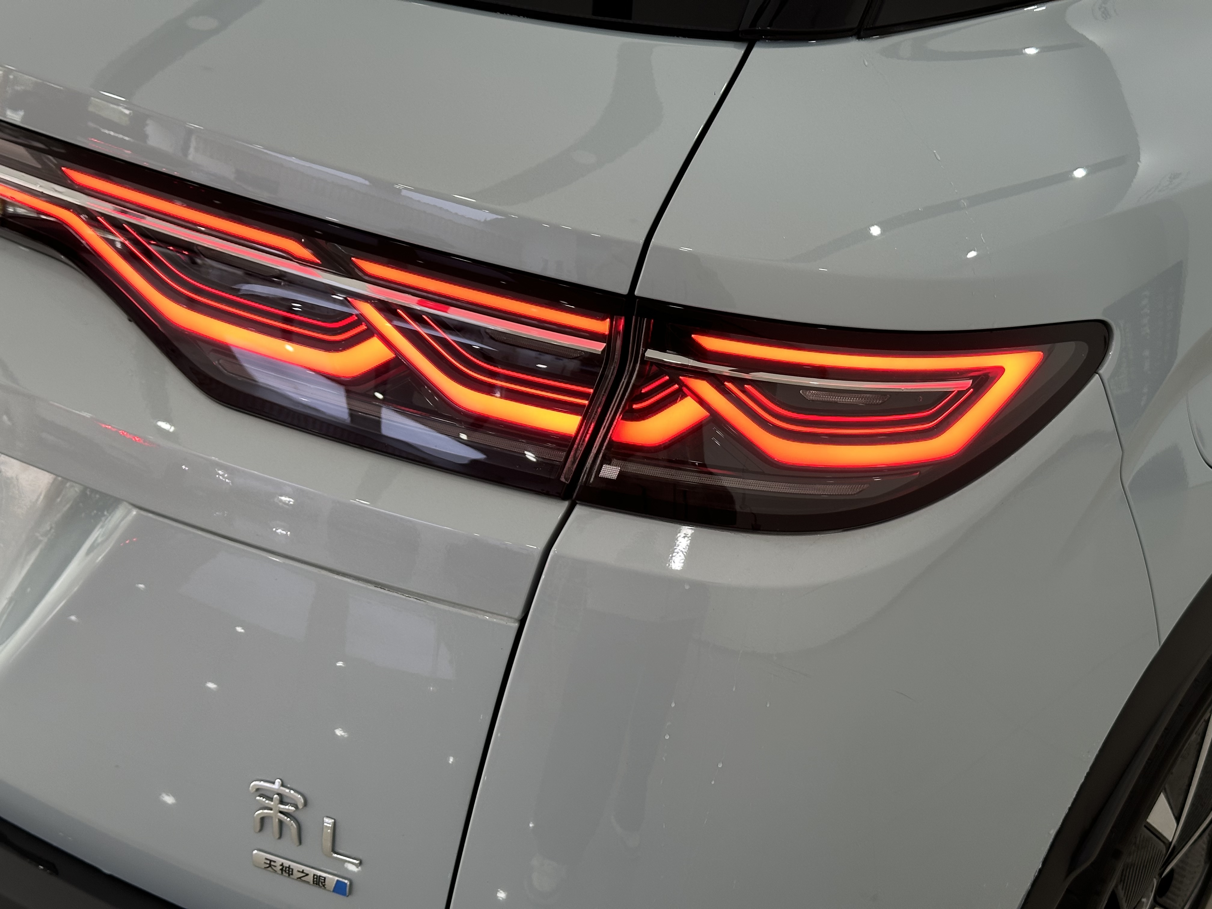 BYD SongL DM-i 2025 #6 BYD SongL DM-i 2025 car image #6