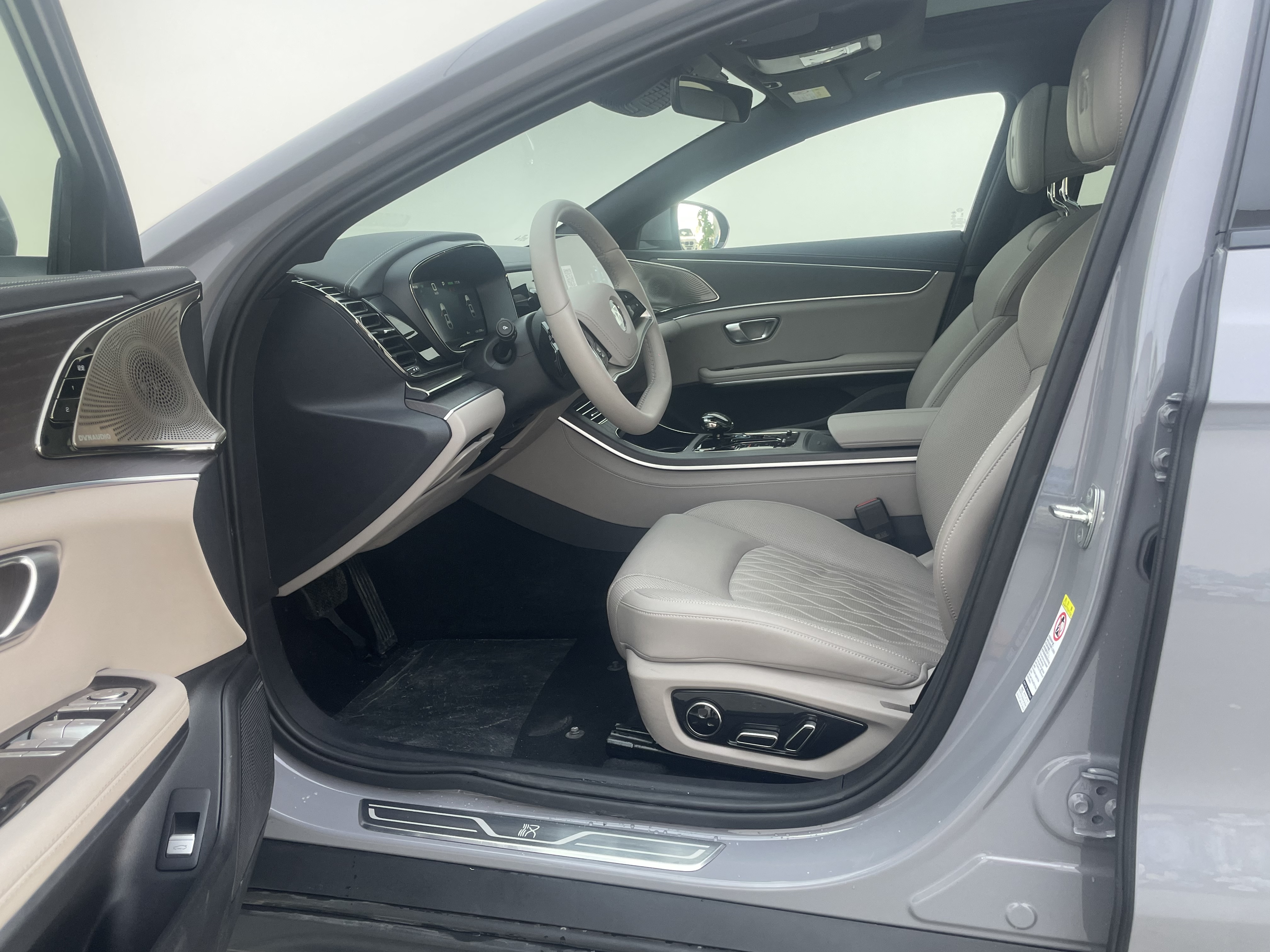 BYD Han 2025 #6 BYD Han 2025 car image #6