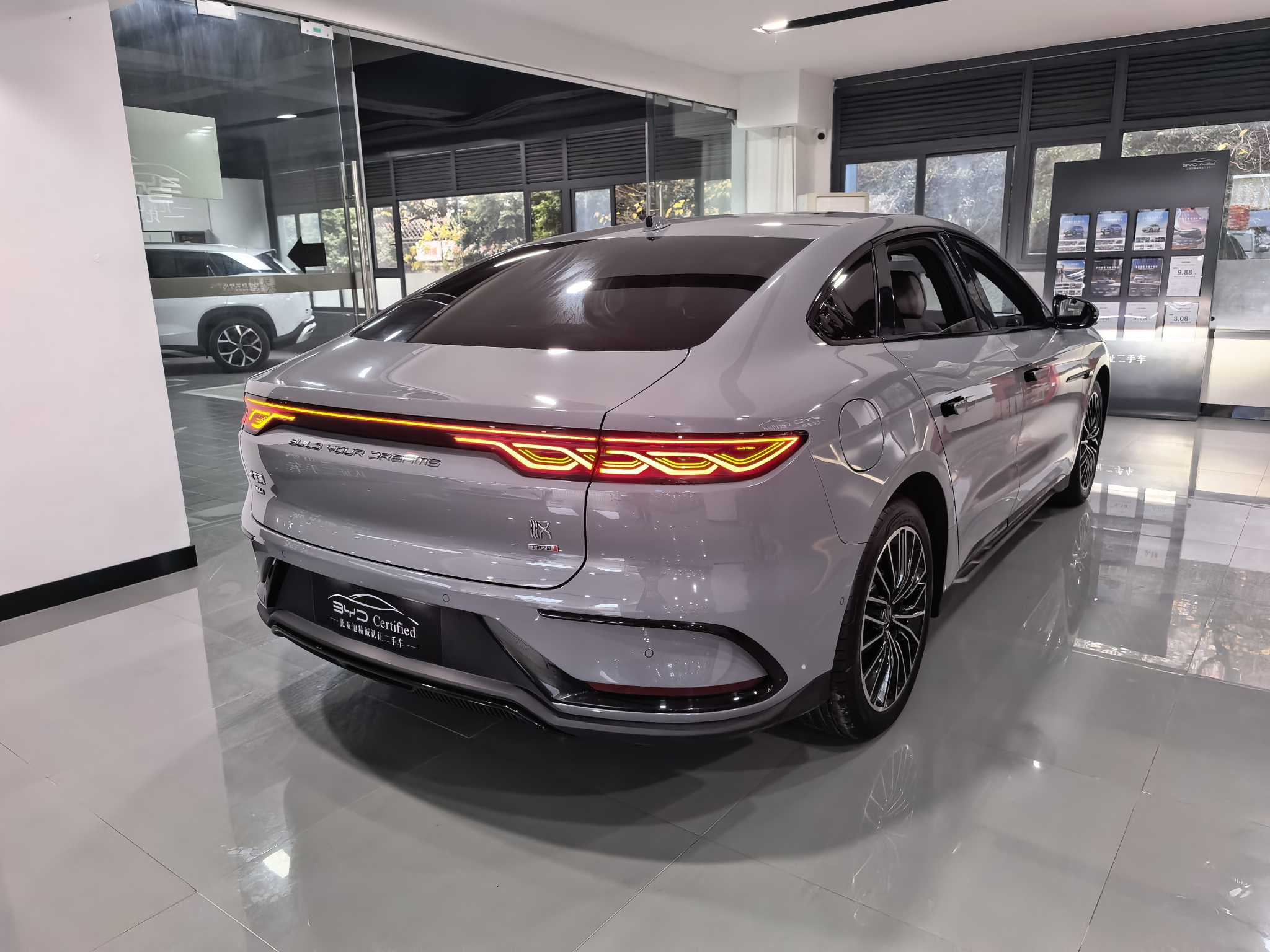 BYD Han 2025 car image #6