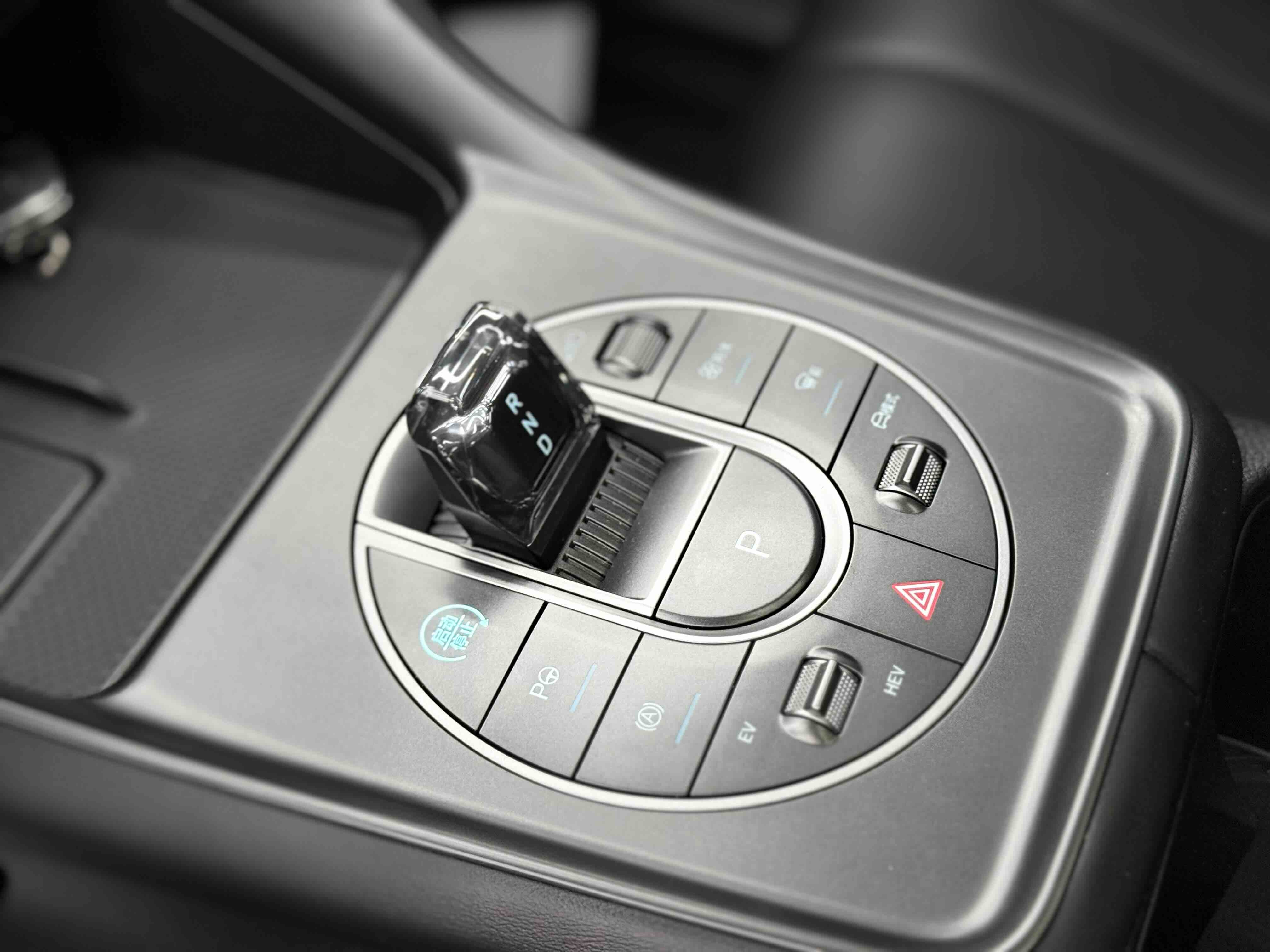 BYD Sea Lion 05 DM-i 2025 image de voiture #6