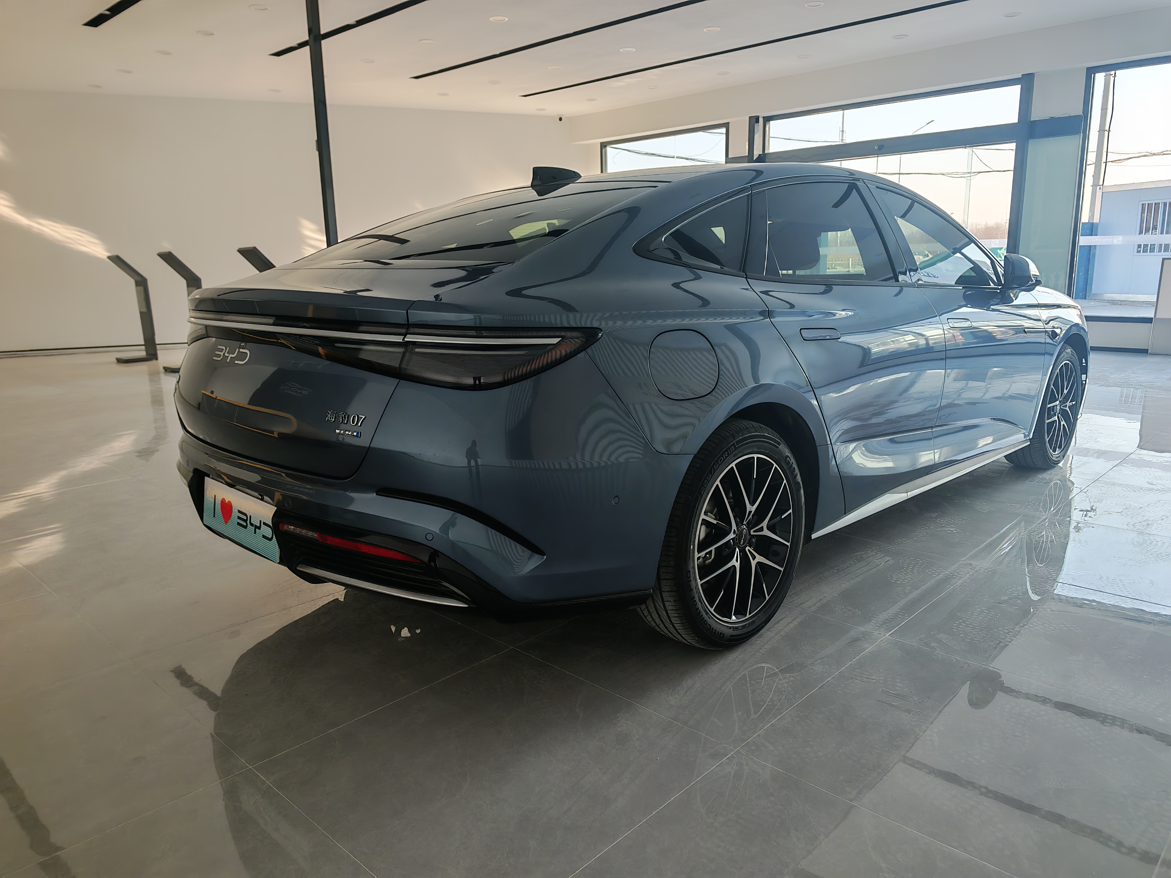 BYD Seal 07 DM-i 2025 immagine di auto #6