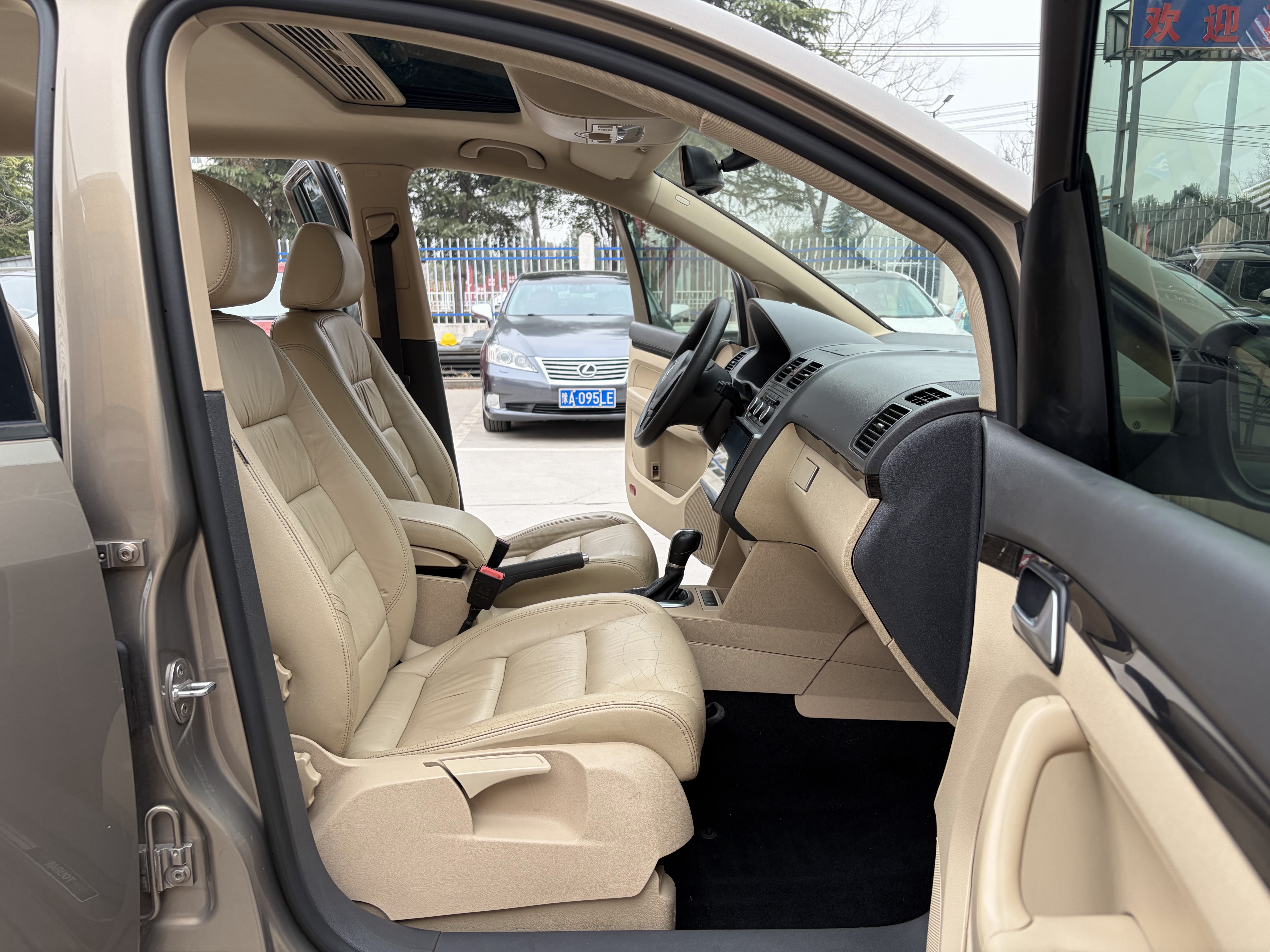 Volkswagen Touran 2015 immagine di auto #6