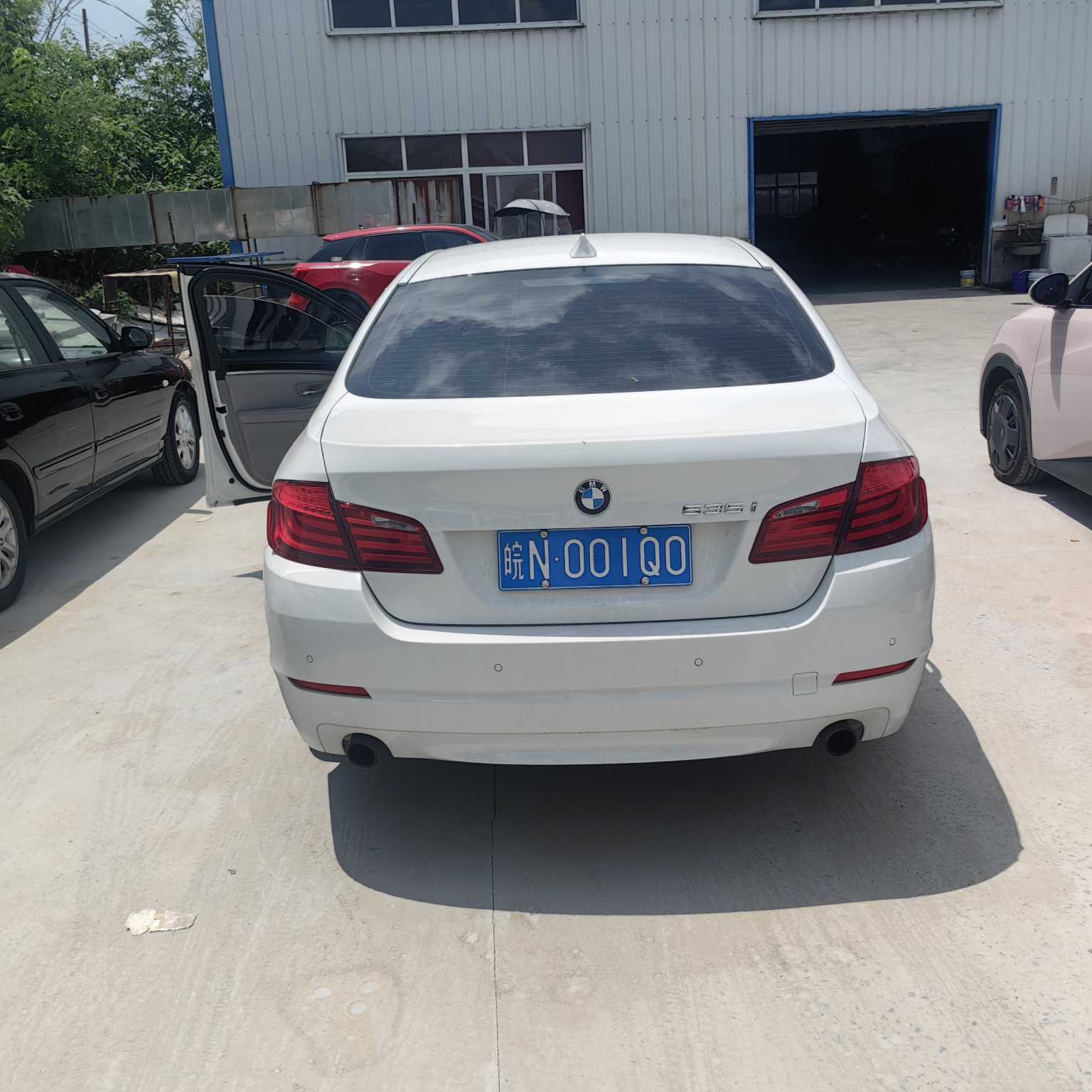 BMW 5 Series (Imported) 2011 car image #6