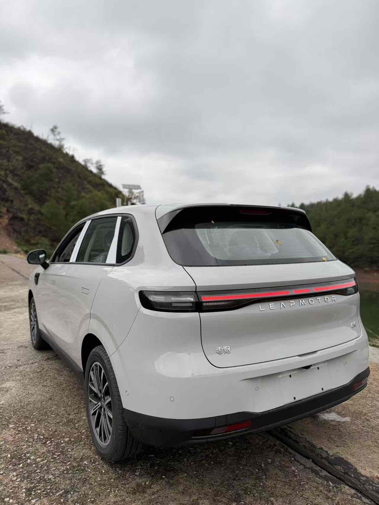 零跑汽车 零跑B10 2025 汽车图片 #6