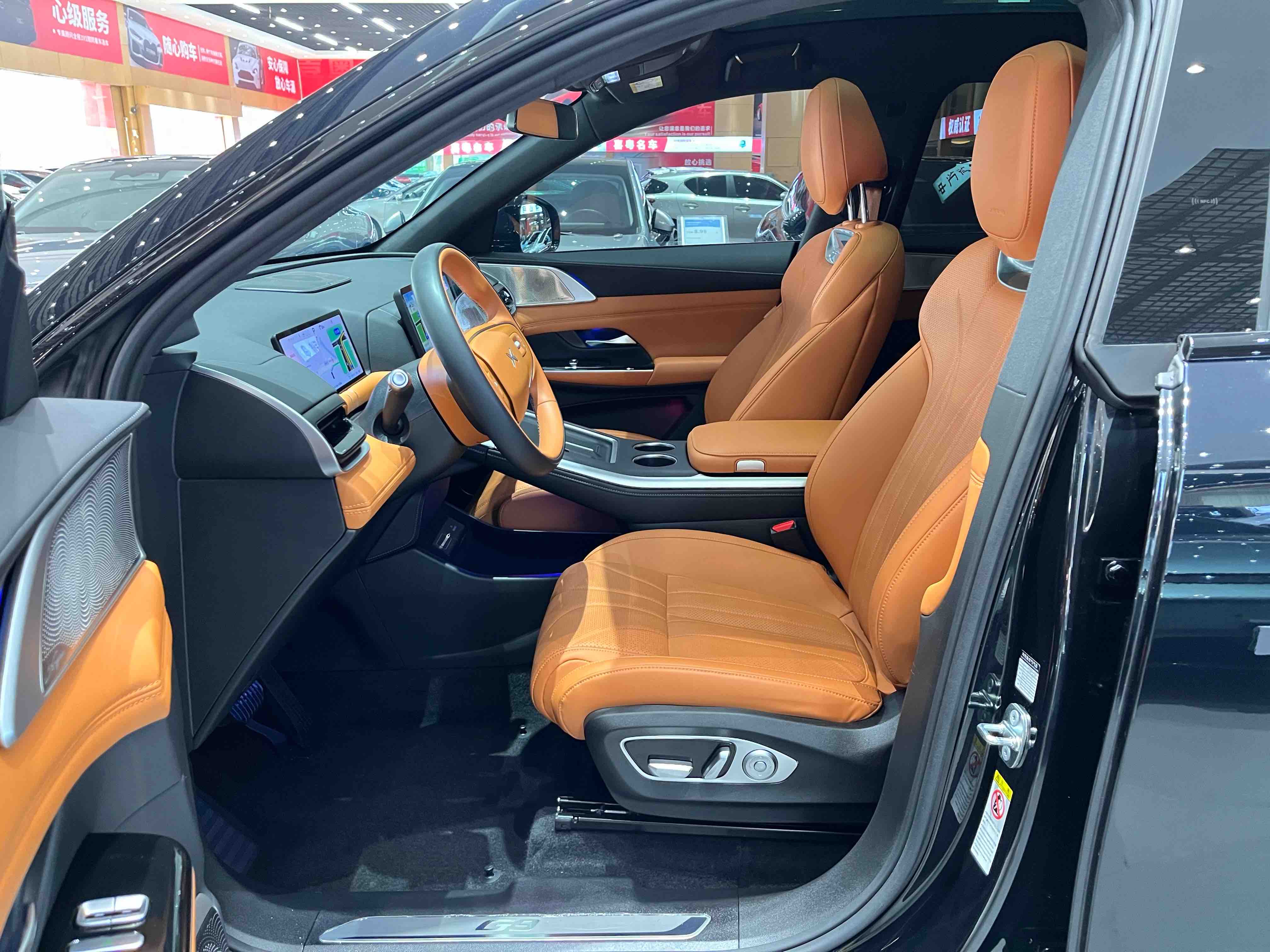 Xpeng G9 2025 صورة سيارة #6