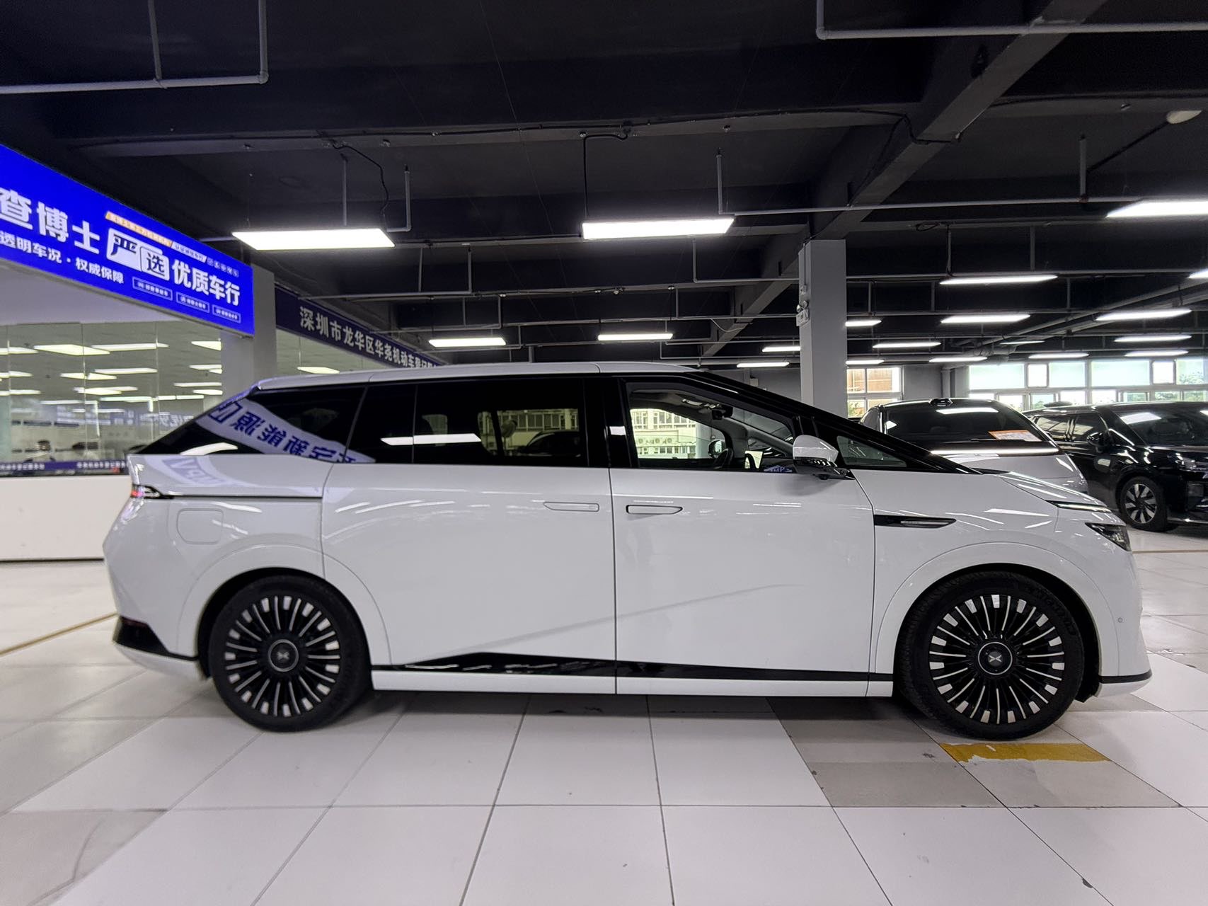 Xpeng X9 2025 immagine di auto #6