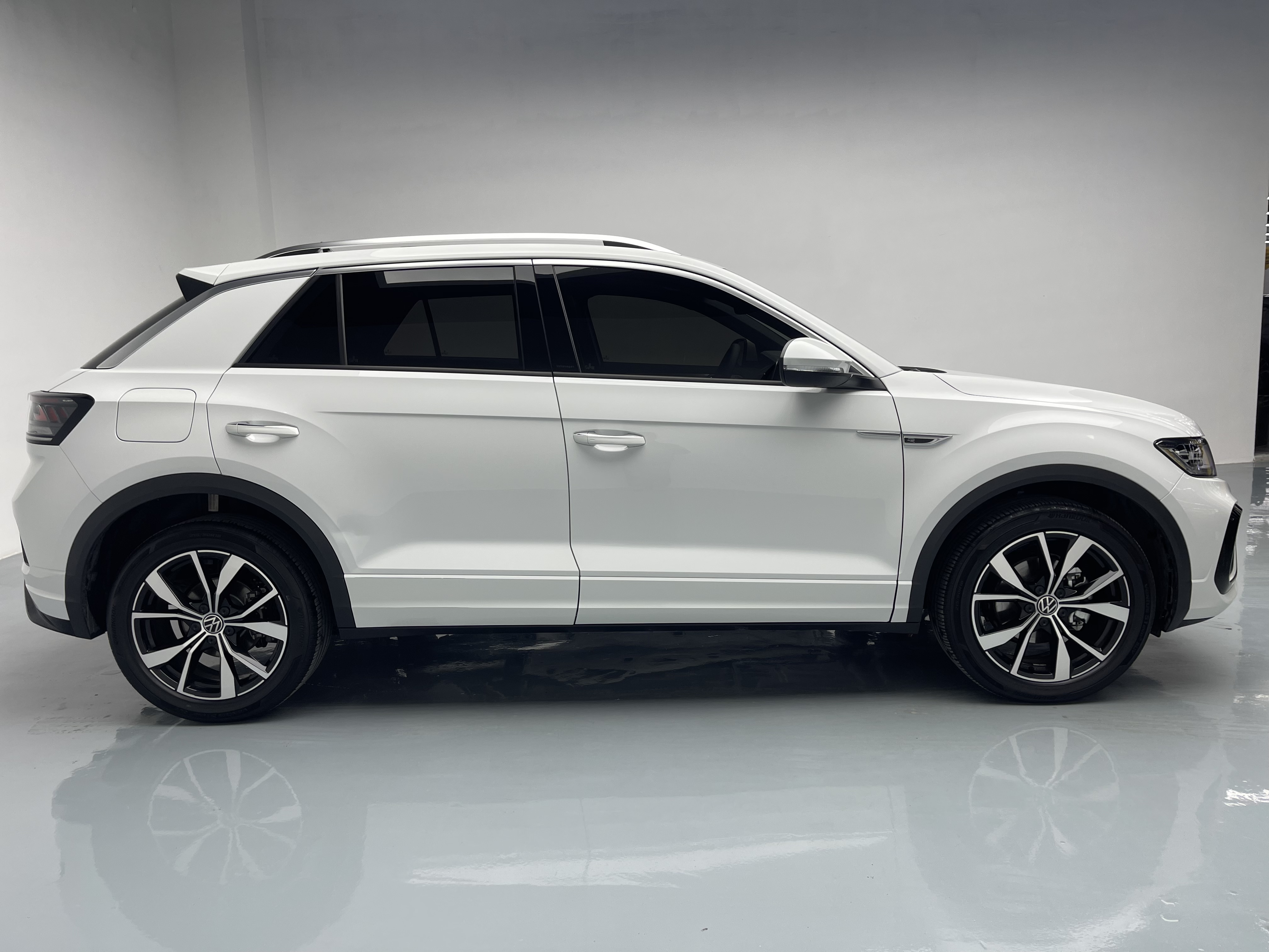 Volkswagen T-Roc 2025 car image #6