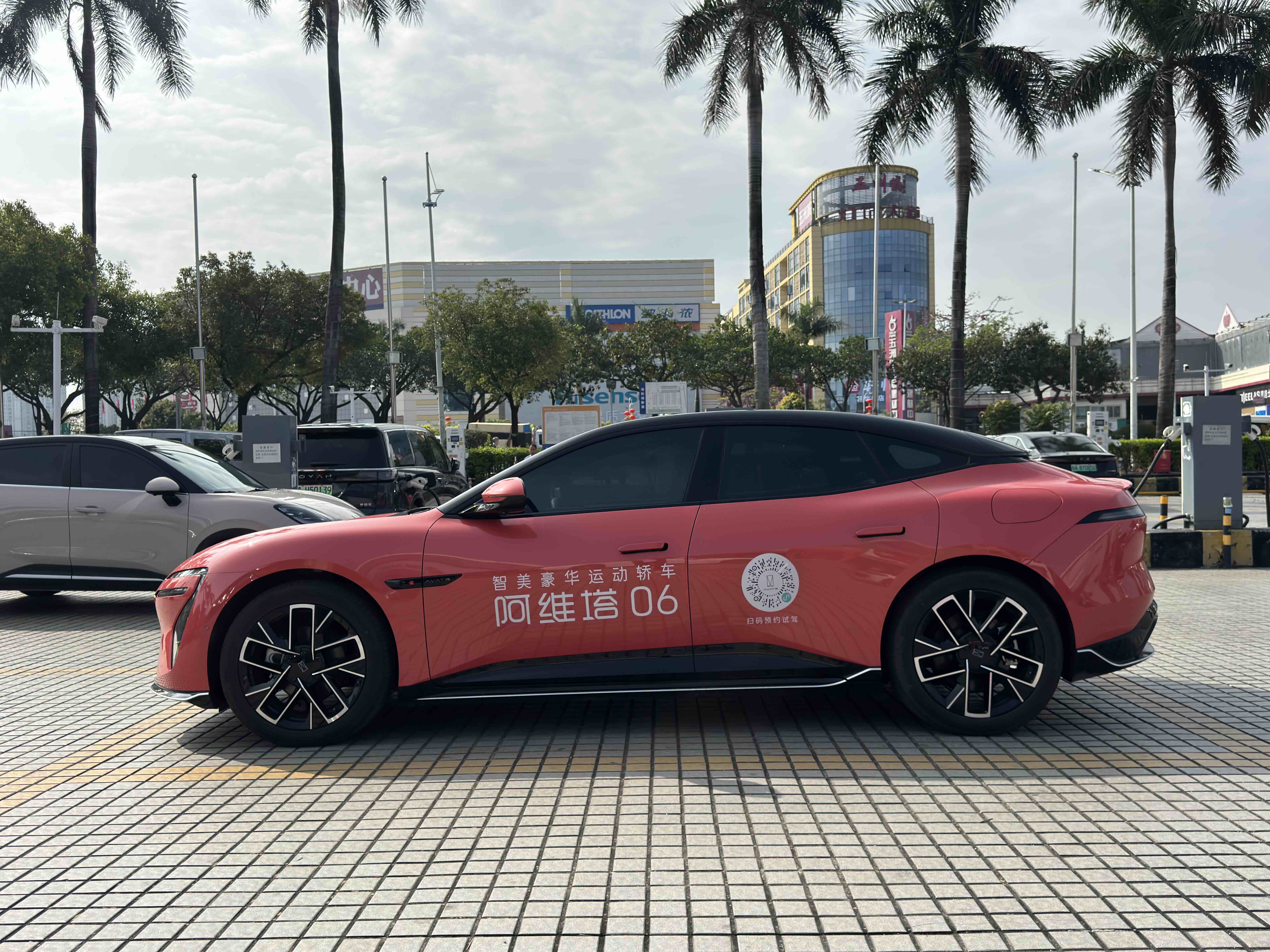 Avatr 06 2025 car image #6