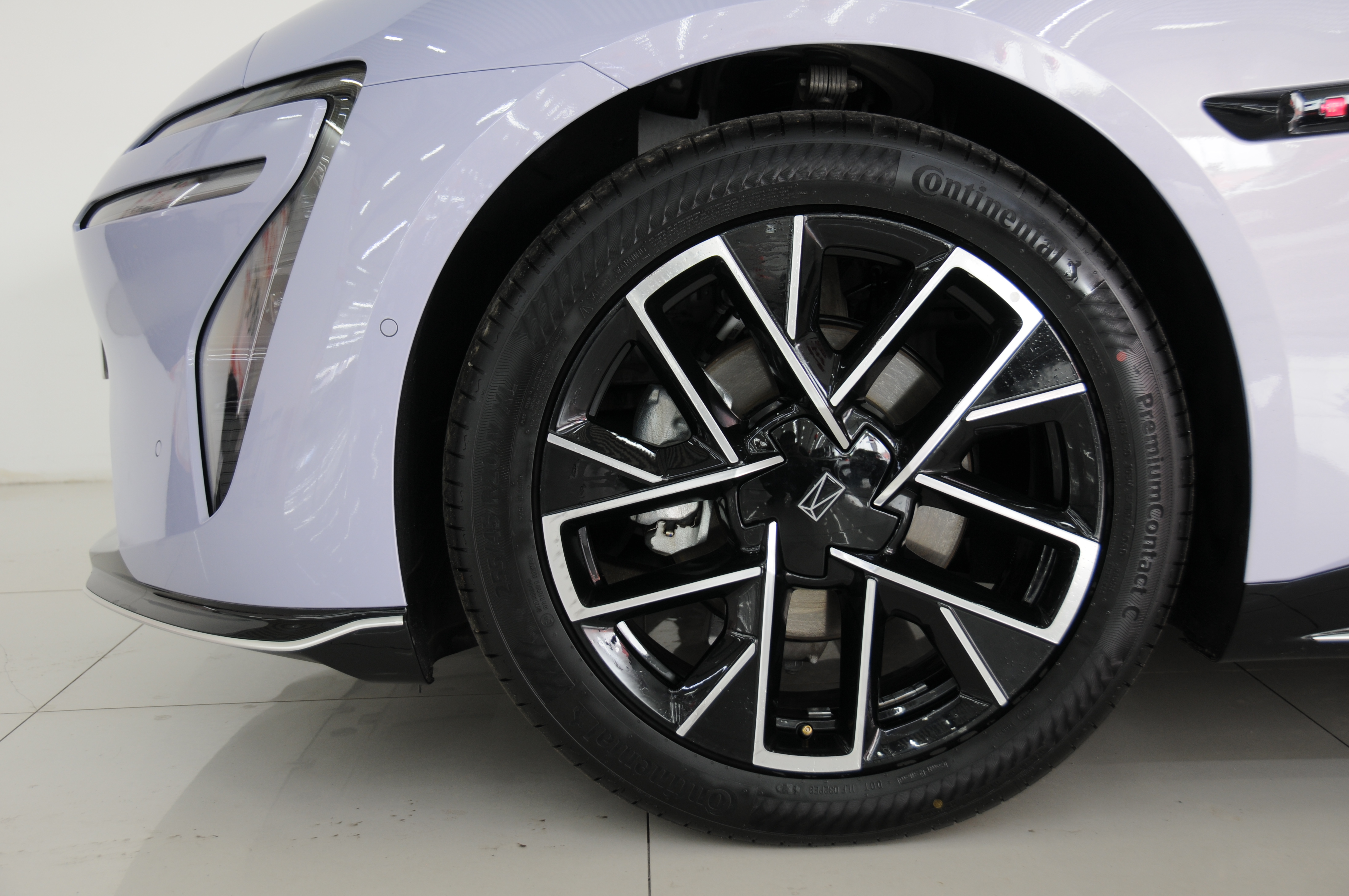 Avatr 06 2025 car image #6