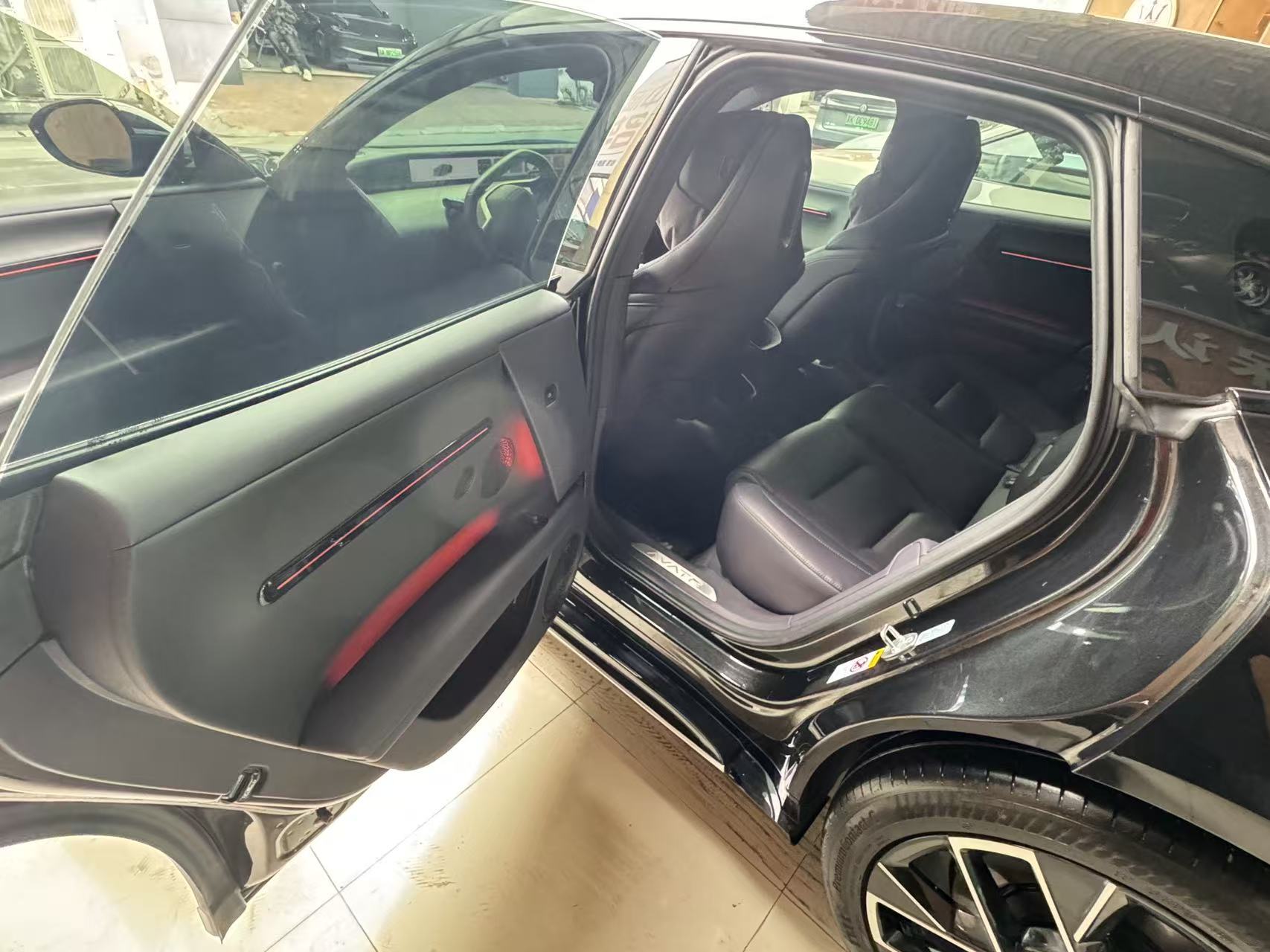 Avatr 06 2025 car image #6