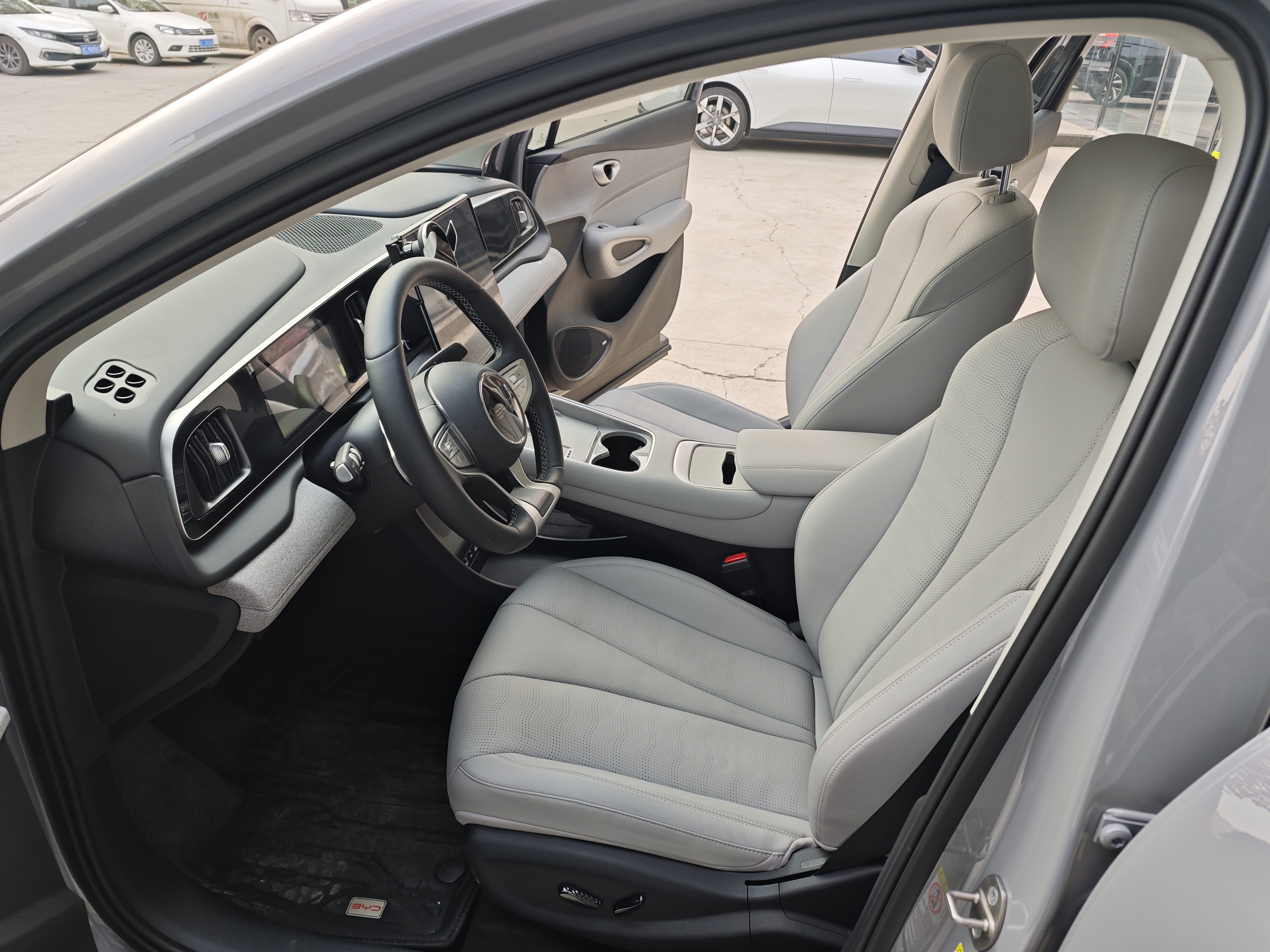 BYD Sea Lion 05 EV 2025 #6 BYD Sea Lion 05 EV 2025 car image #6