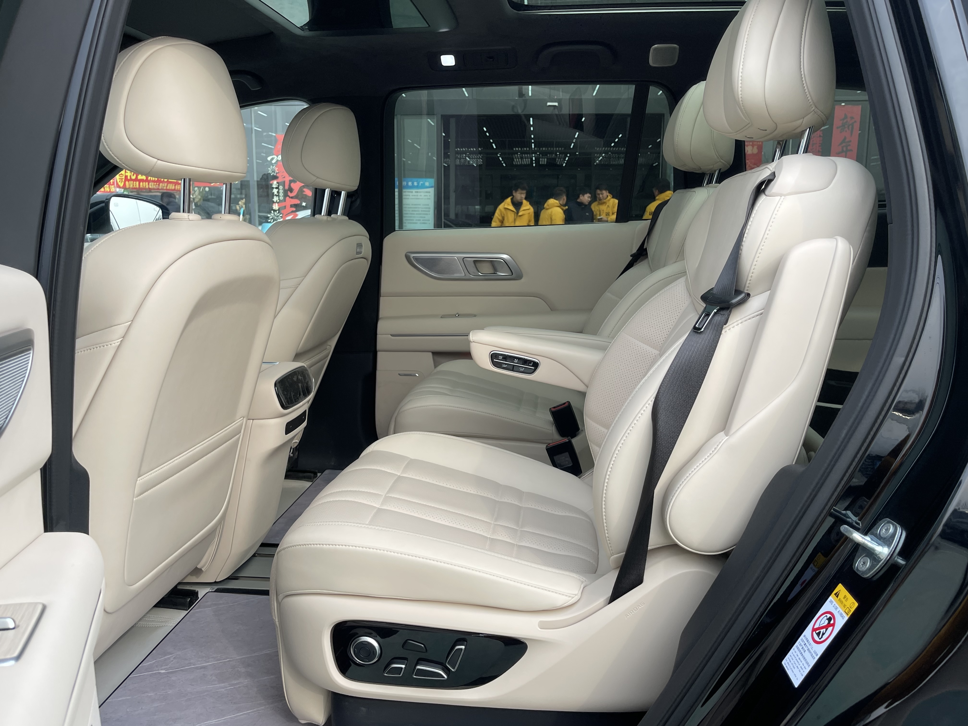 Deepal S09 2025 car image #6