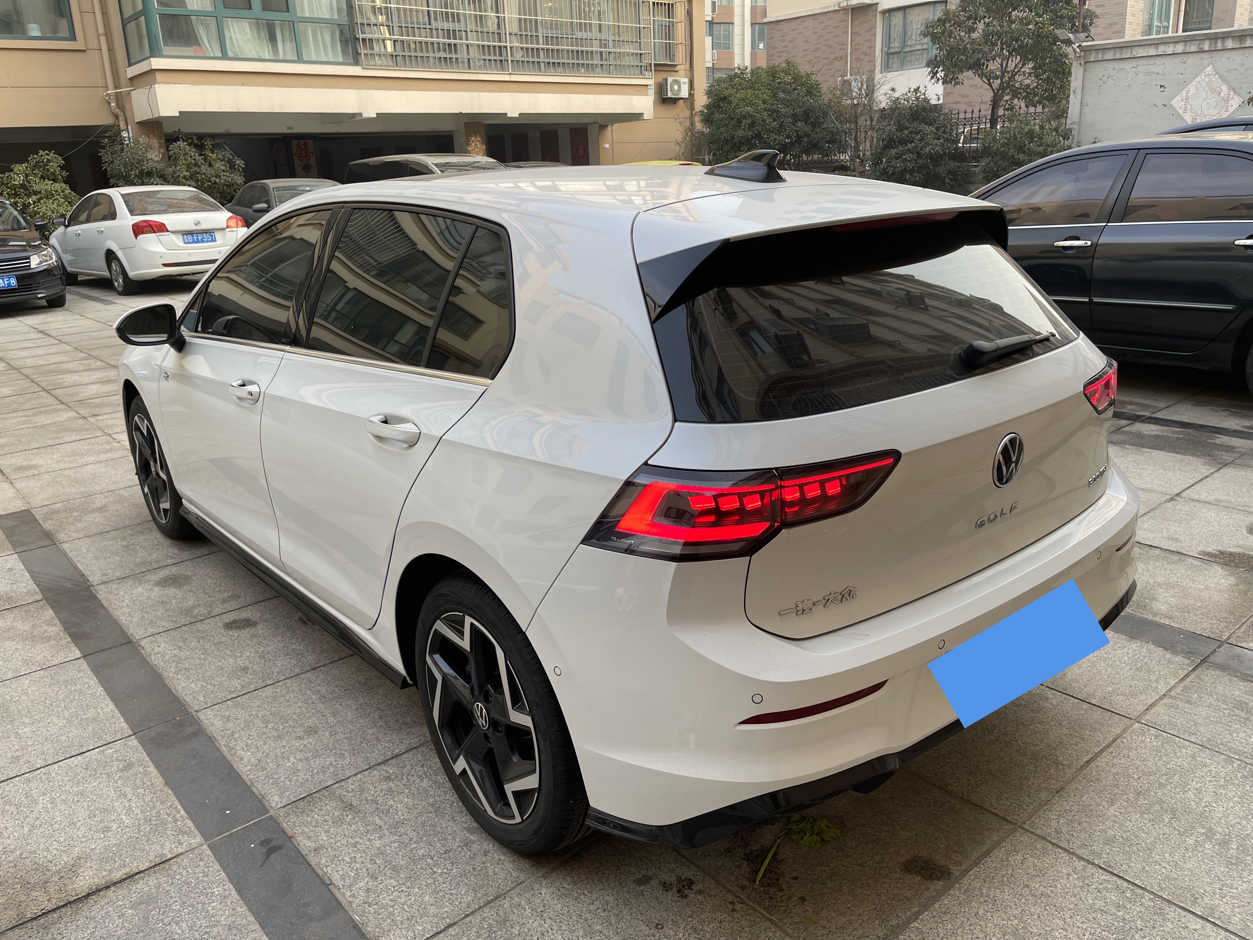 Volkswagen Golf 2025 car image #6
