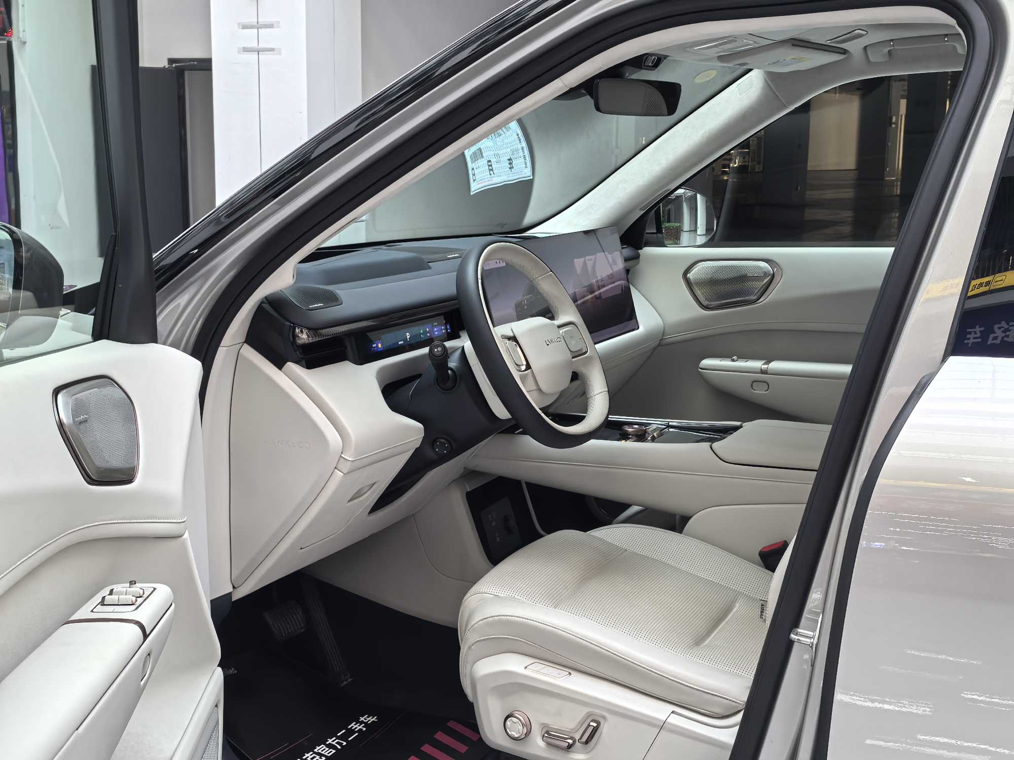Lynk & Co 900 2025 car image #6