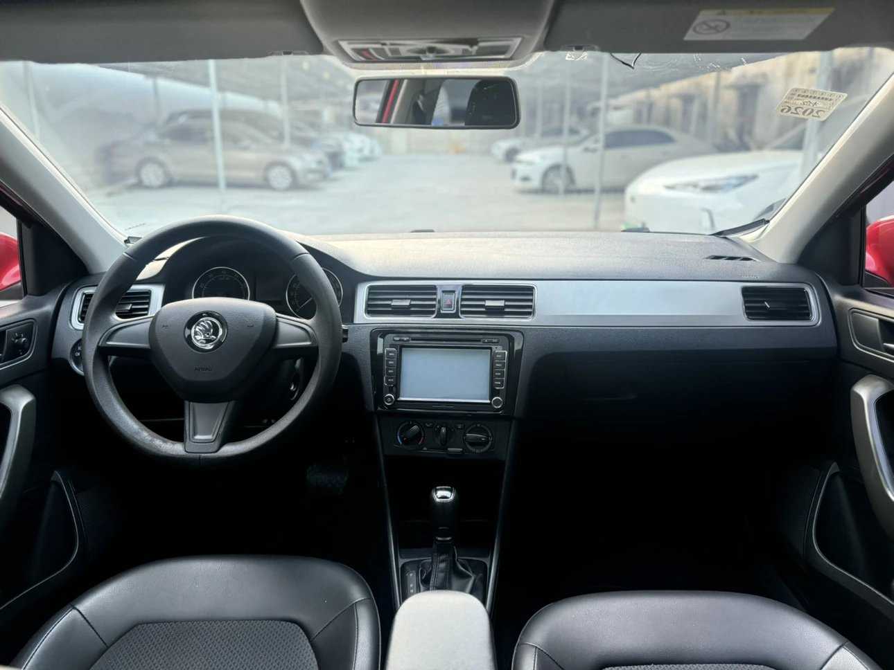 Skoda Rapid Spaceback 2015 car image #6