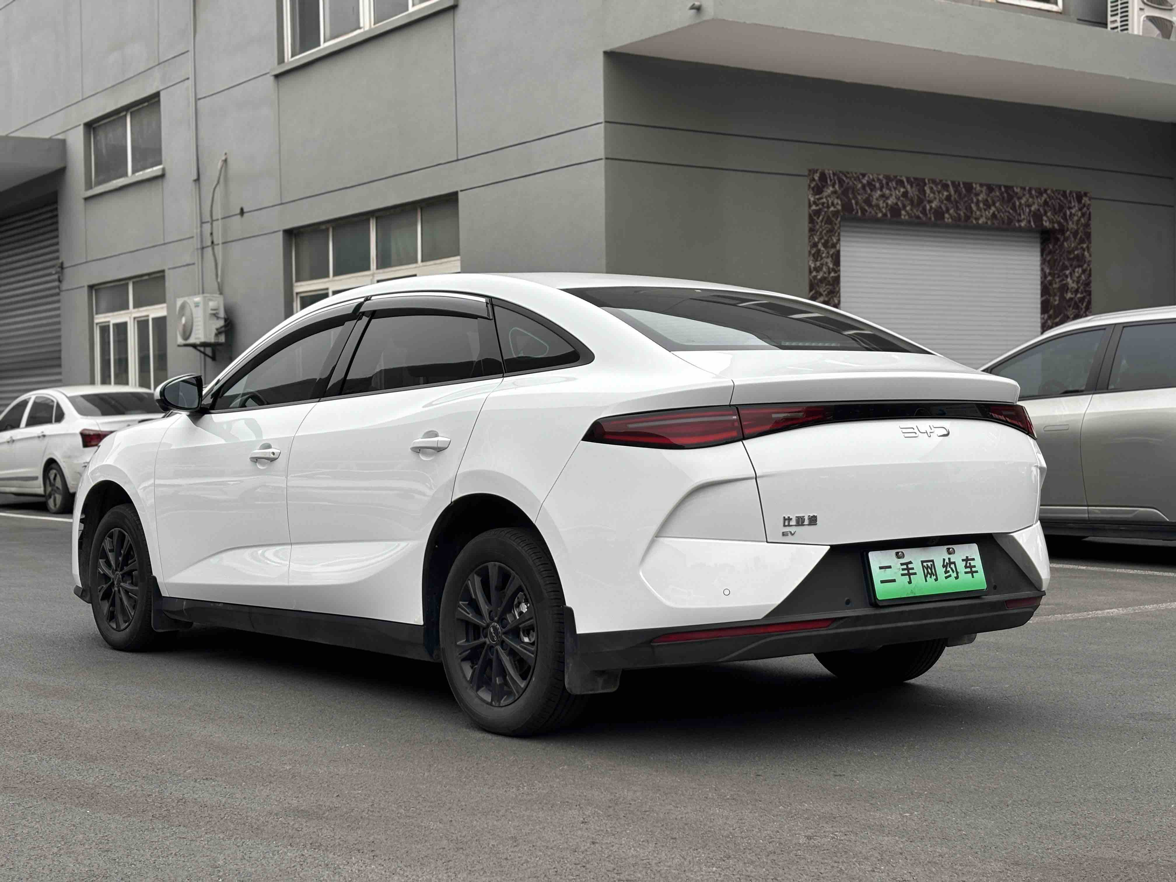 BYD e7 2025 immagine di auto #6