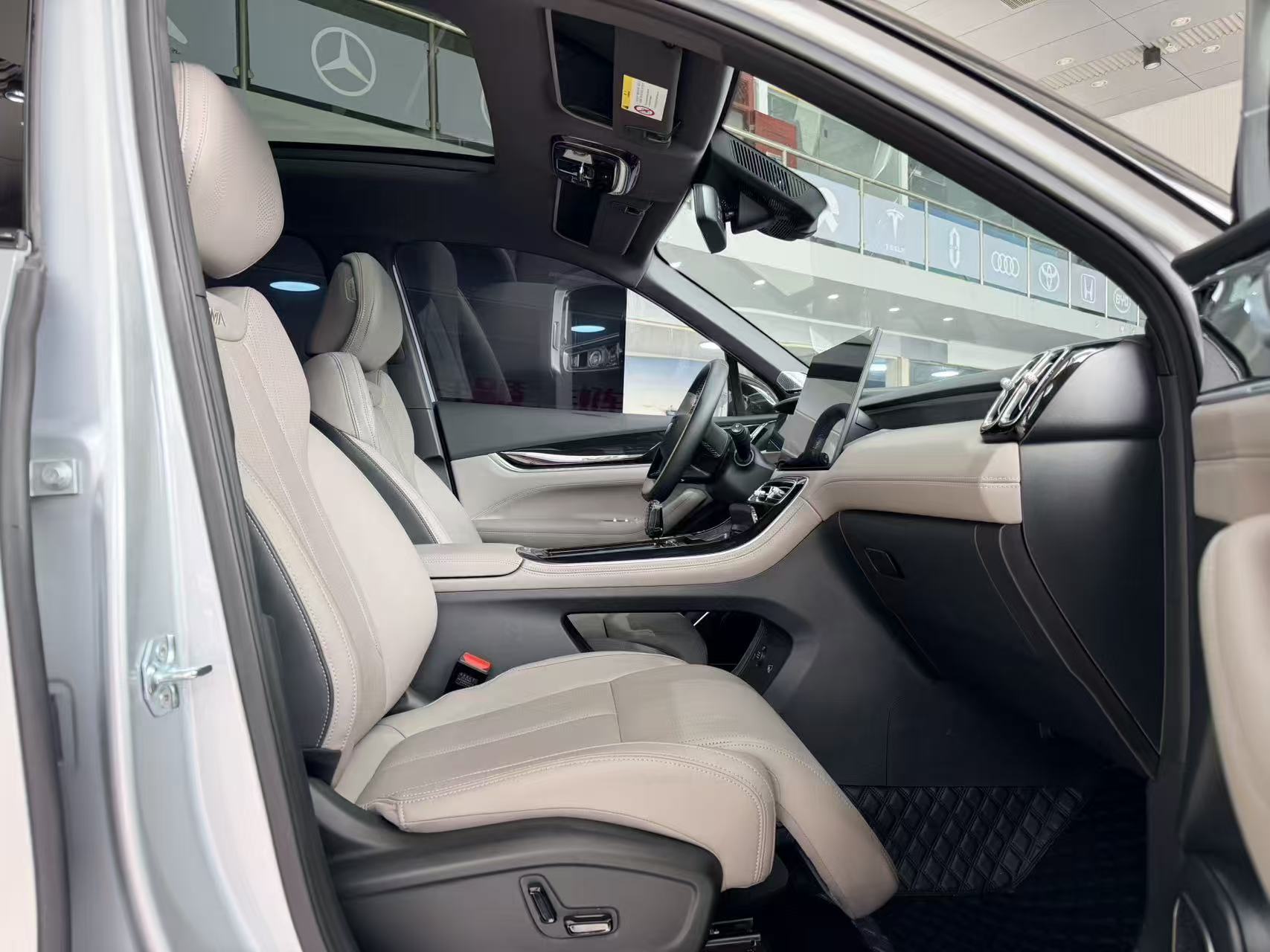 GEELY Boyue L 2026 car image #6