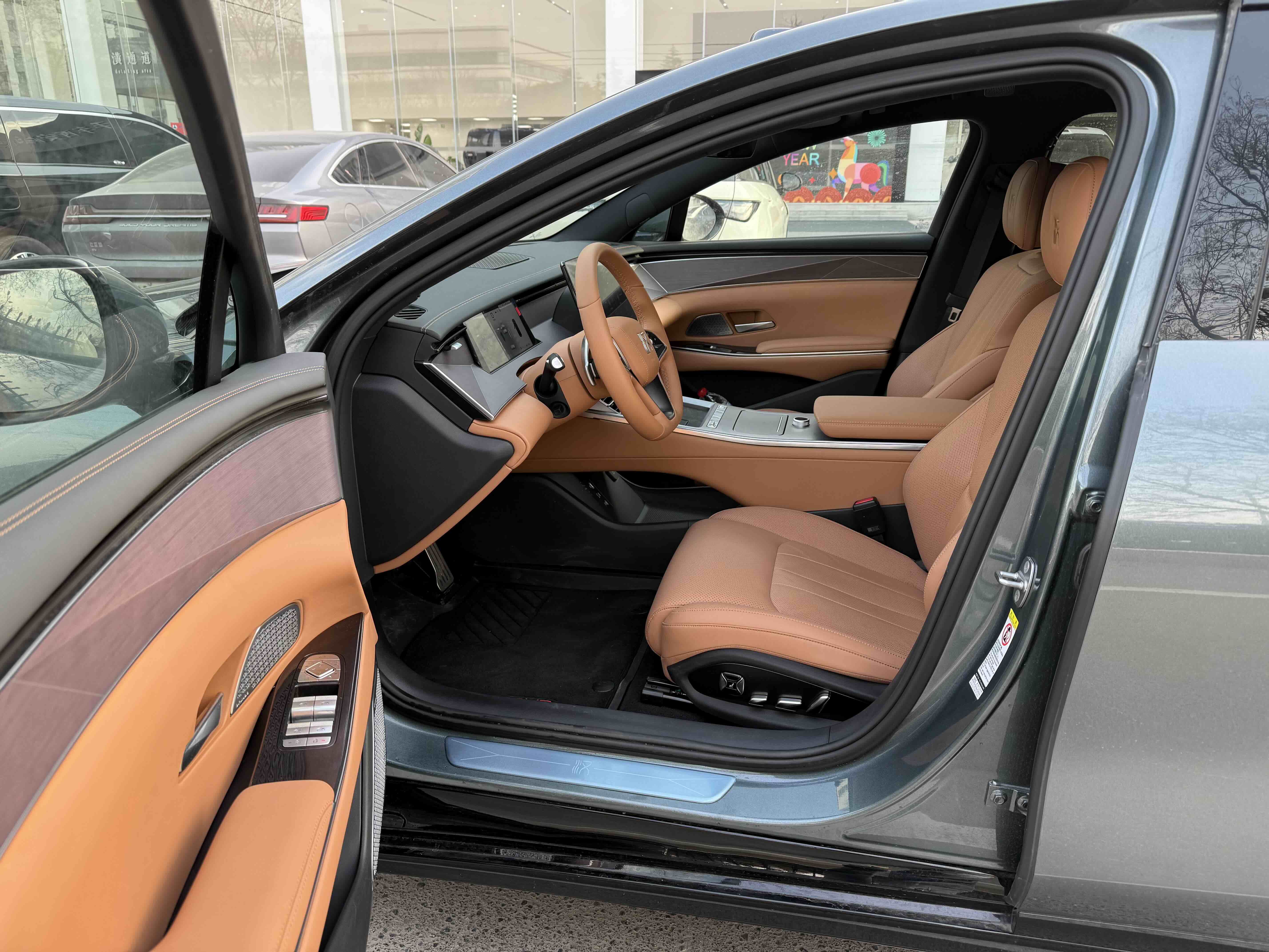 BYD HanL 2025 #6 BYD HanL 2025 car image #6