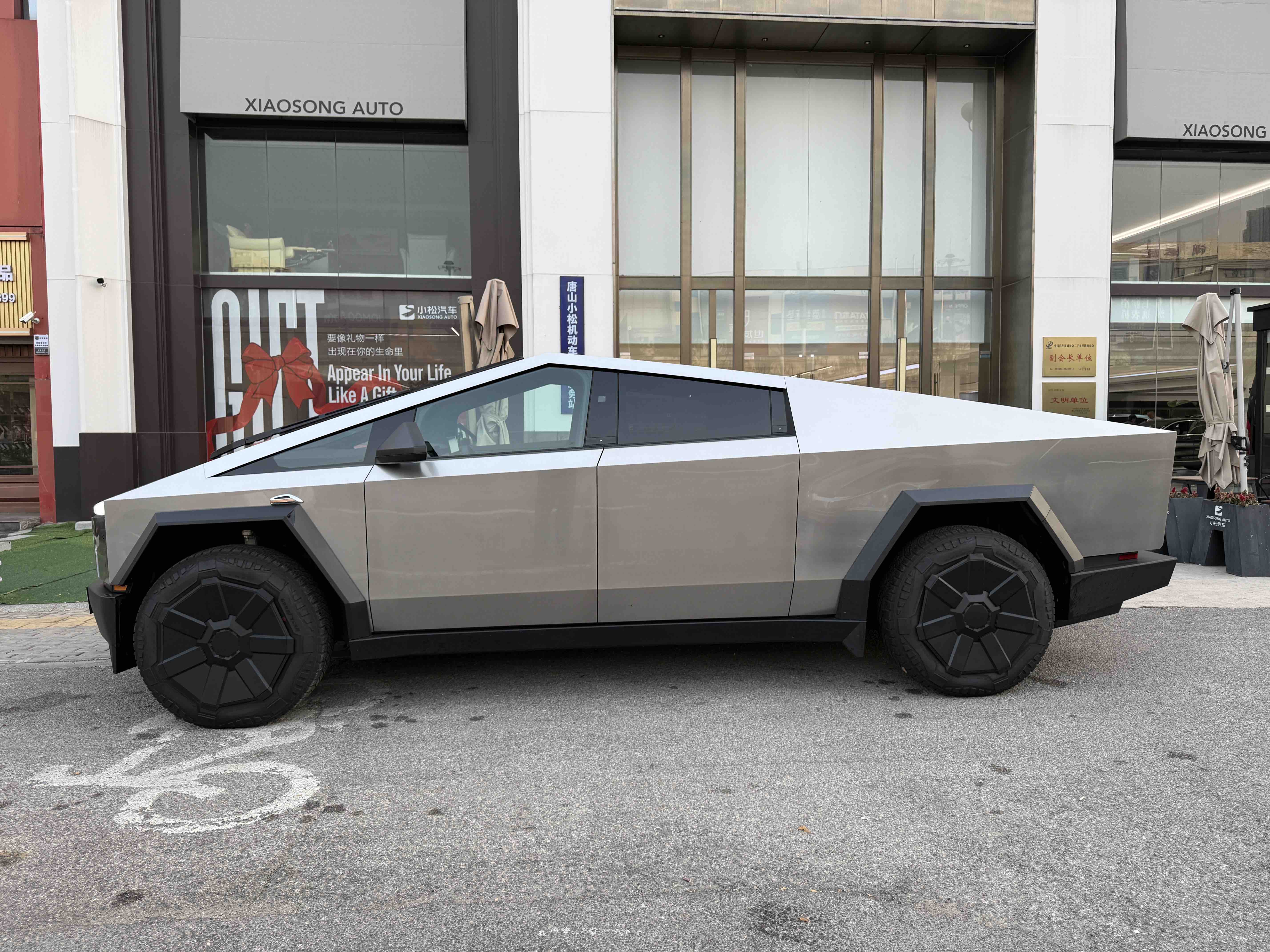 特斯拉 赛博越野旅行车 2025 汽车图片 #6