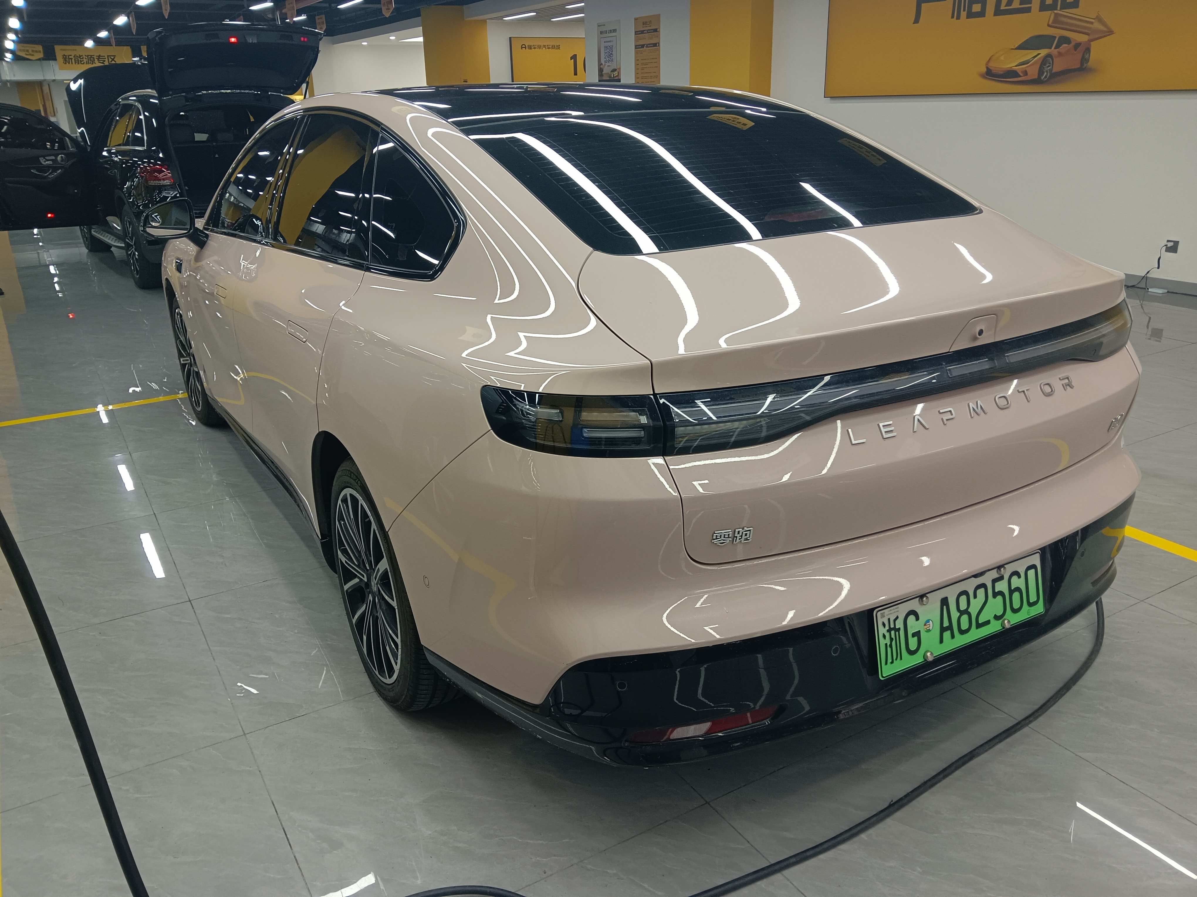 零跑汽车 零跑B01 2025 汽车图片 #6