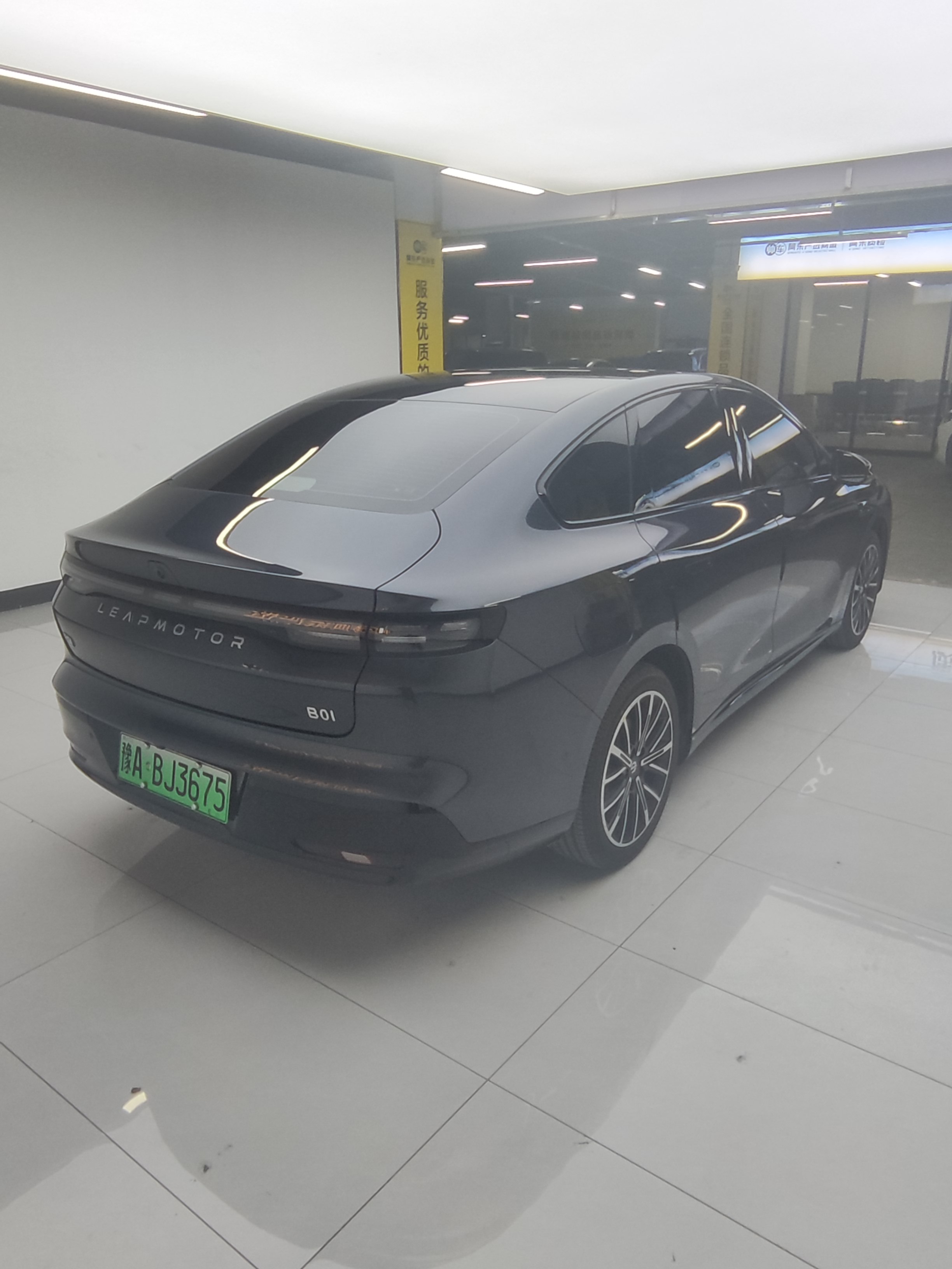 零跑汽车 零跑B01 2025 汽车图片 #6