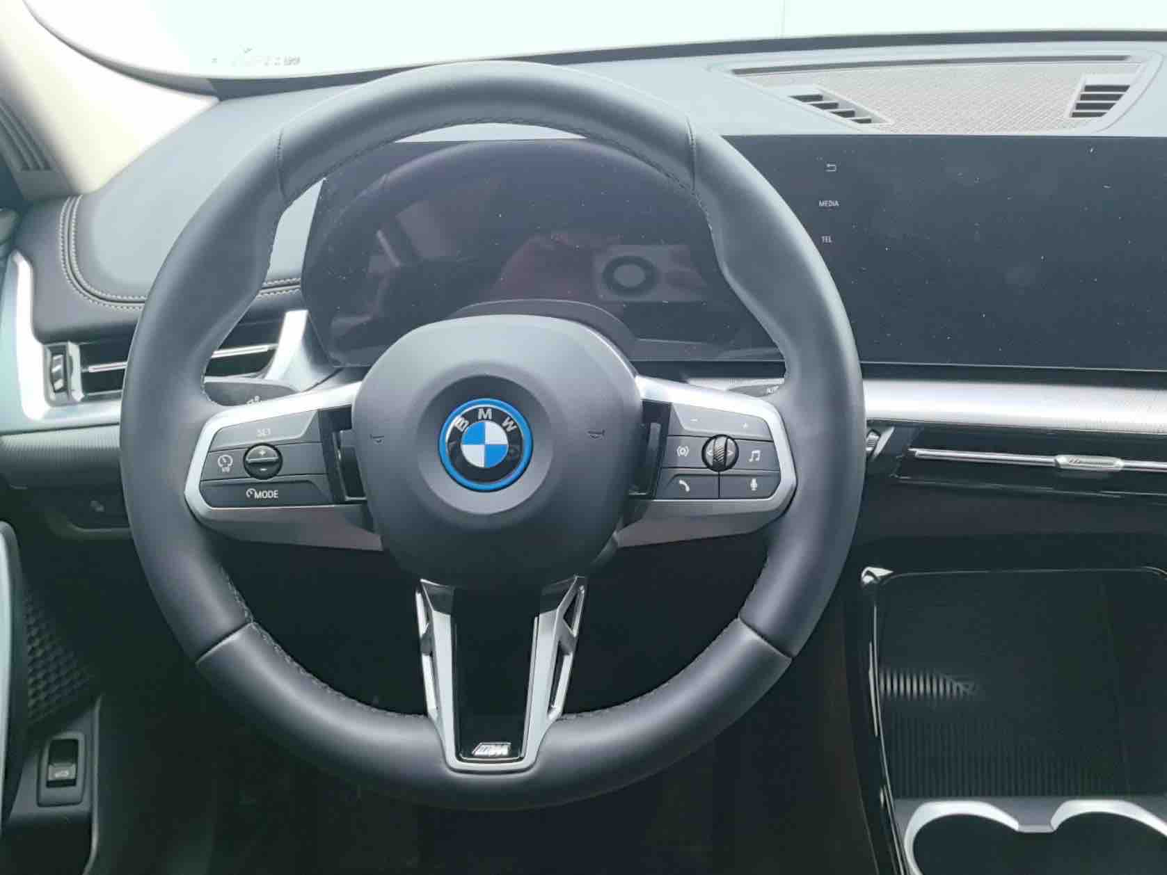 BMW iX1 2025 car image #6