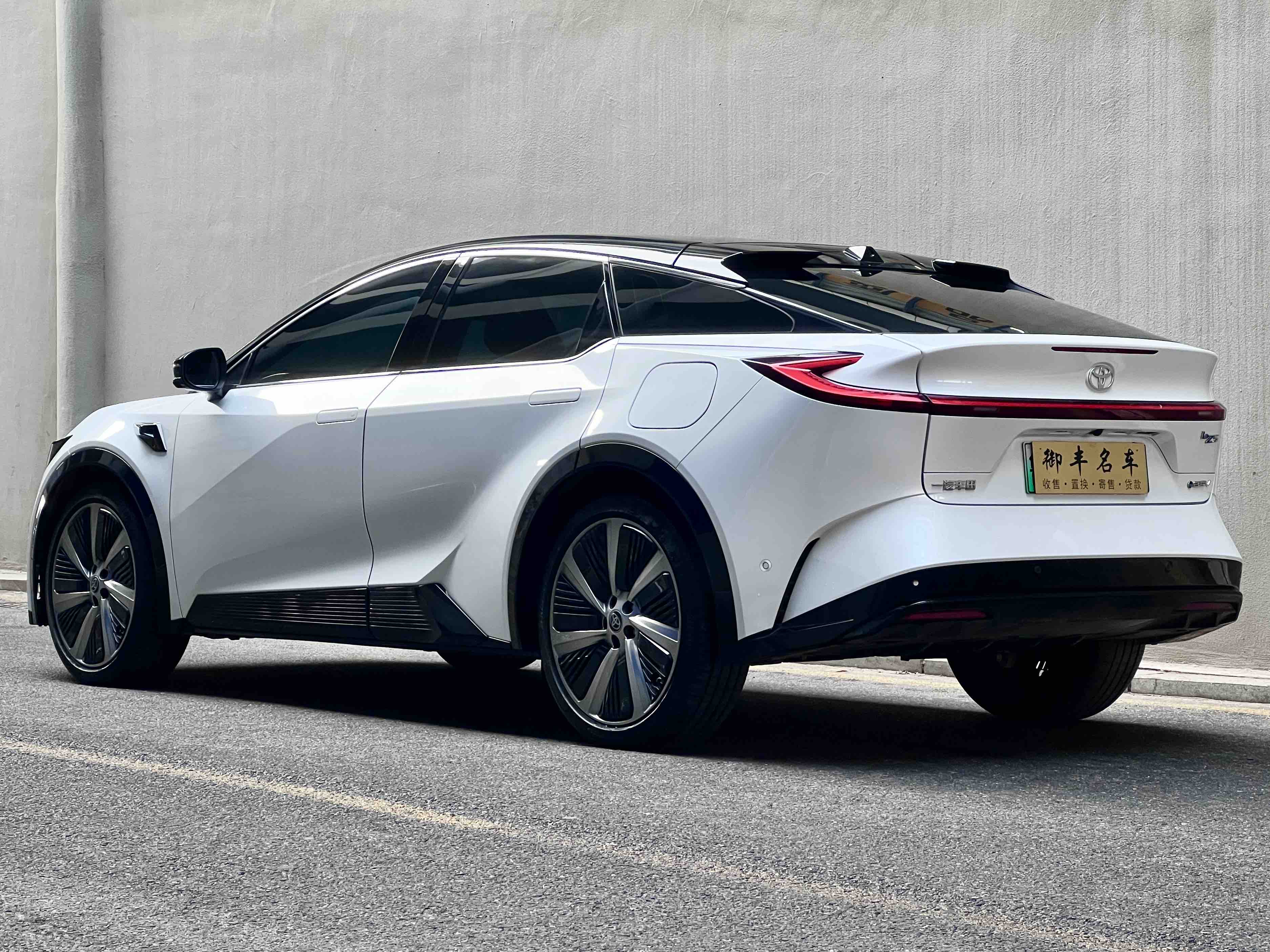 Toyota bZ5 2025 immagine di auto #6