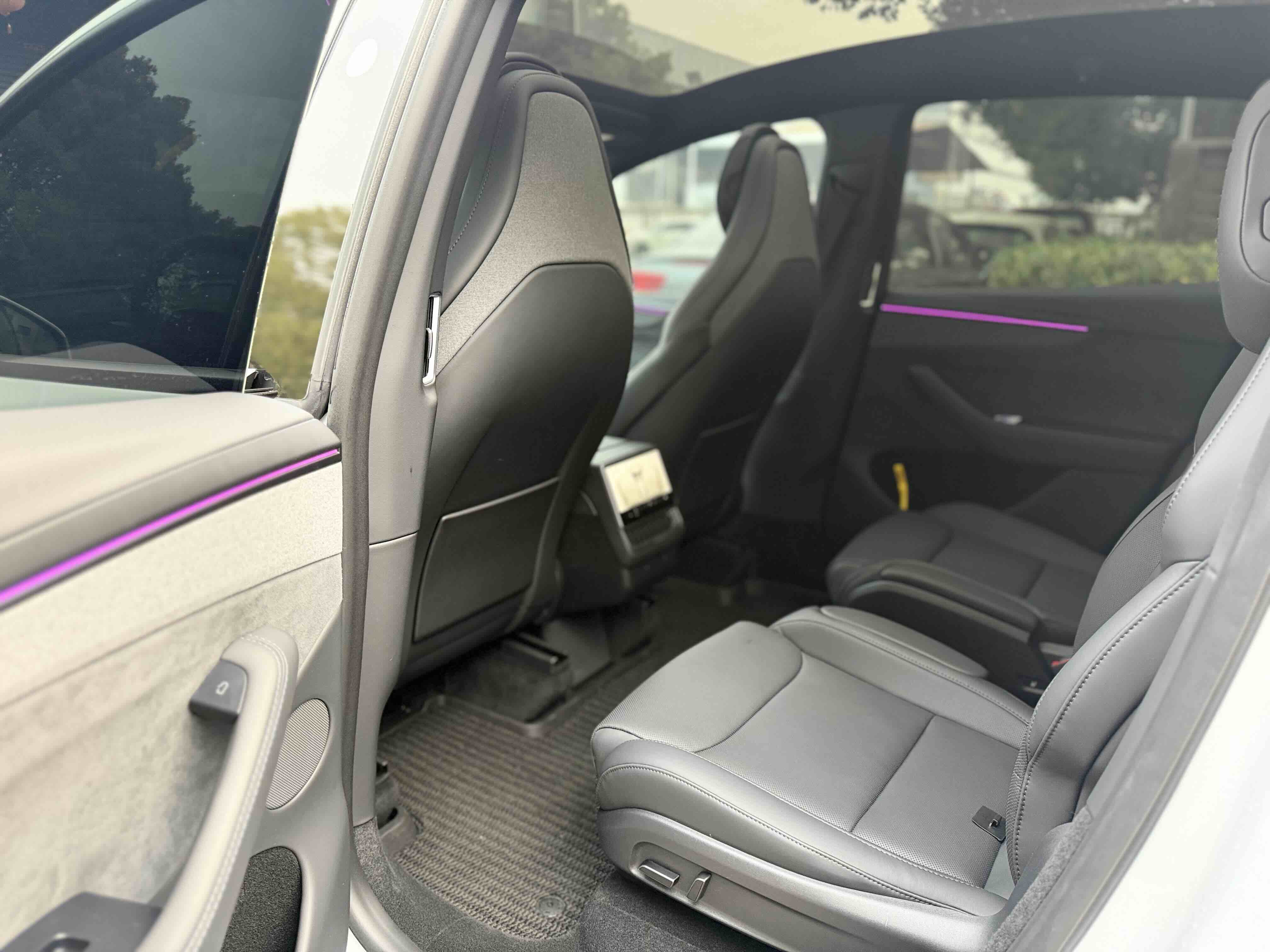 Tesla Model Y L 2025 image de voiture #6