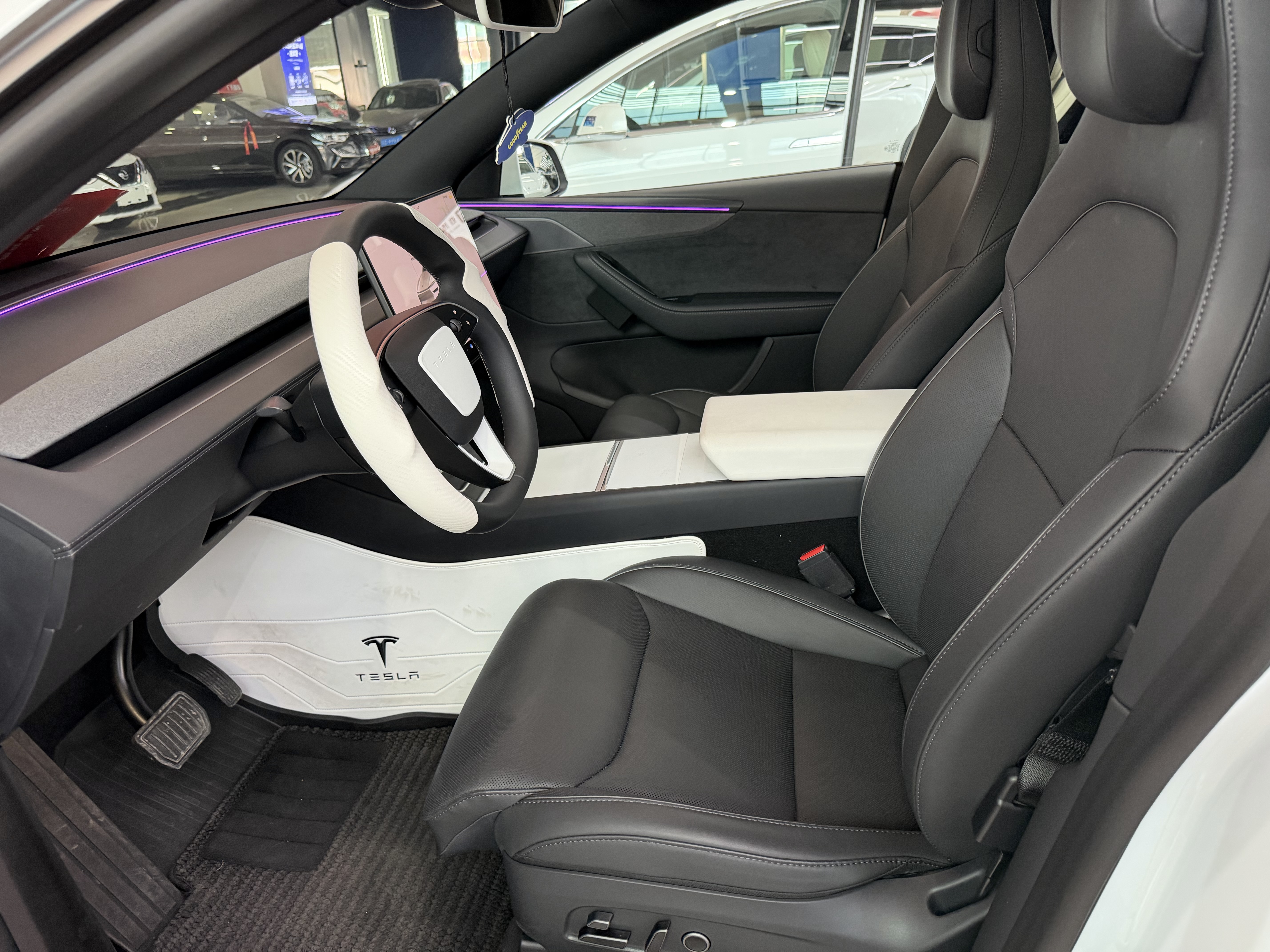 特斯拉 Model Y L 2026 汽车图片 #6