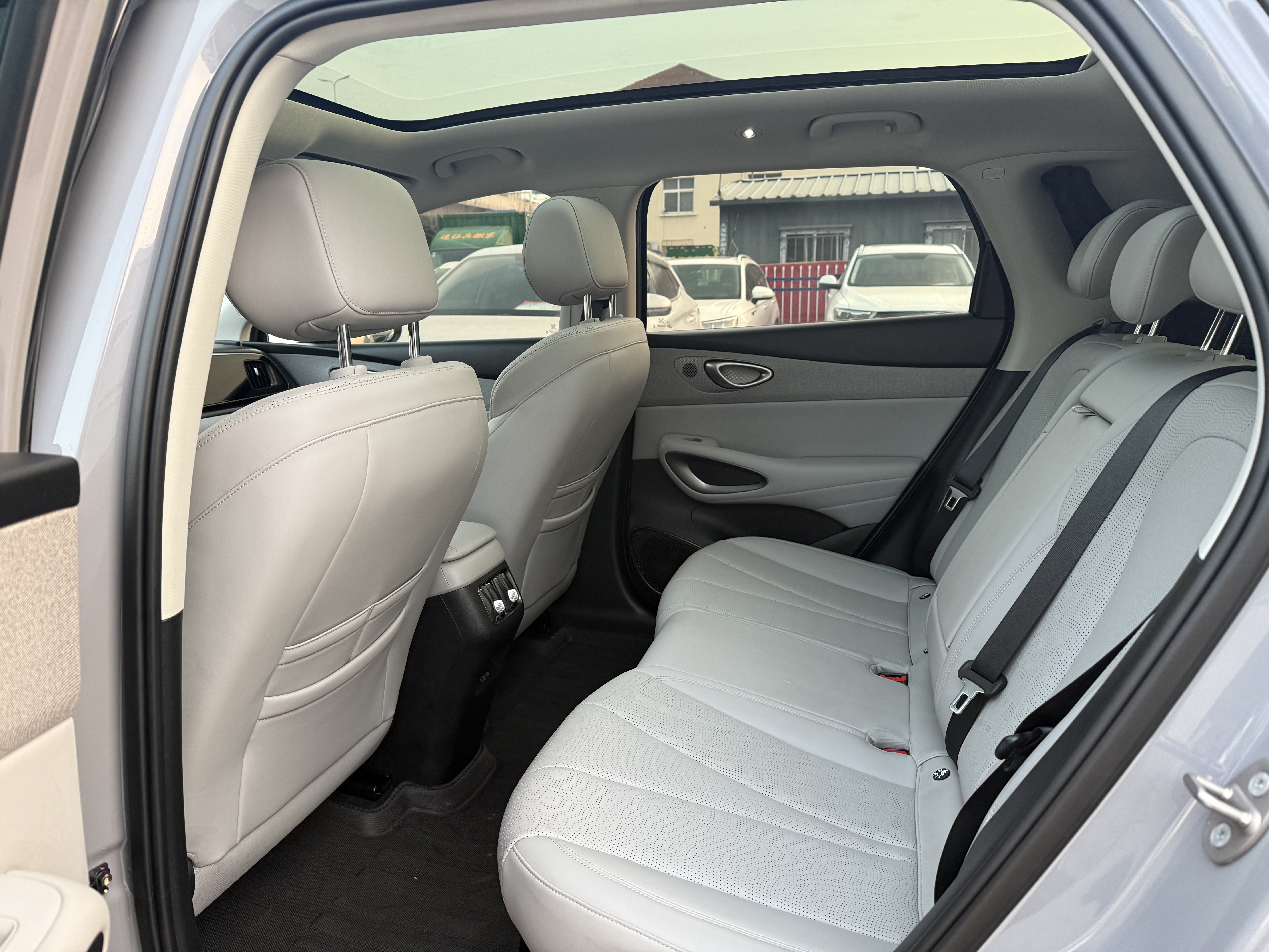 BYD Sea Lion 05 EV 2025 car image #6