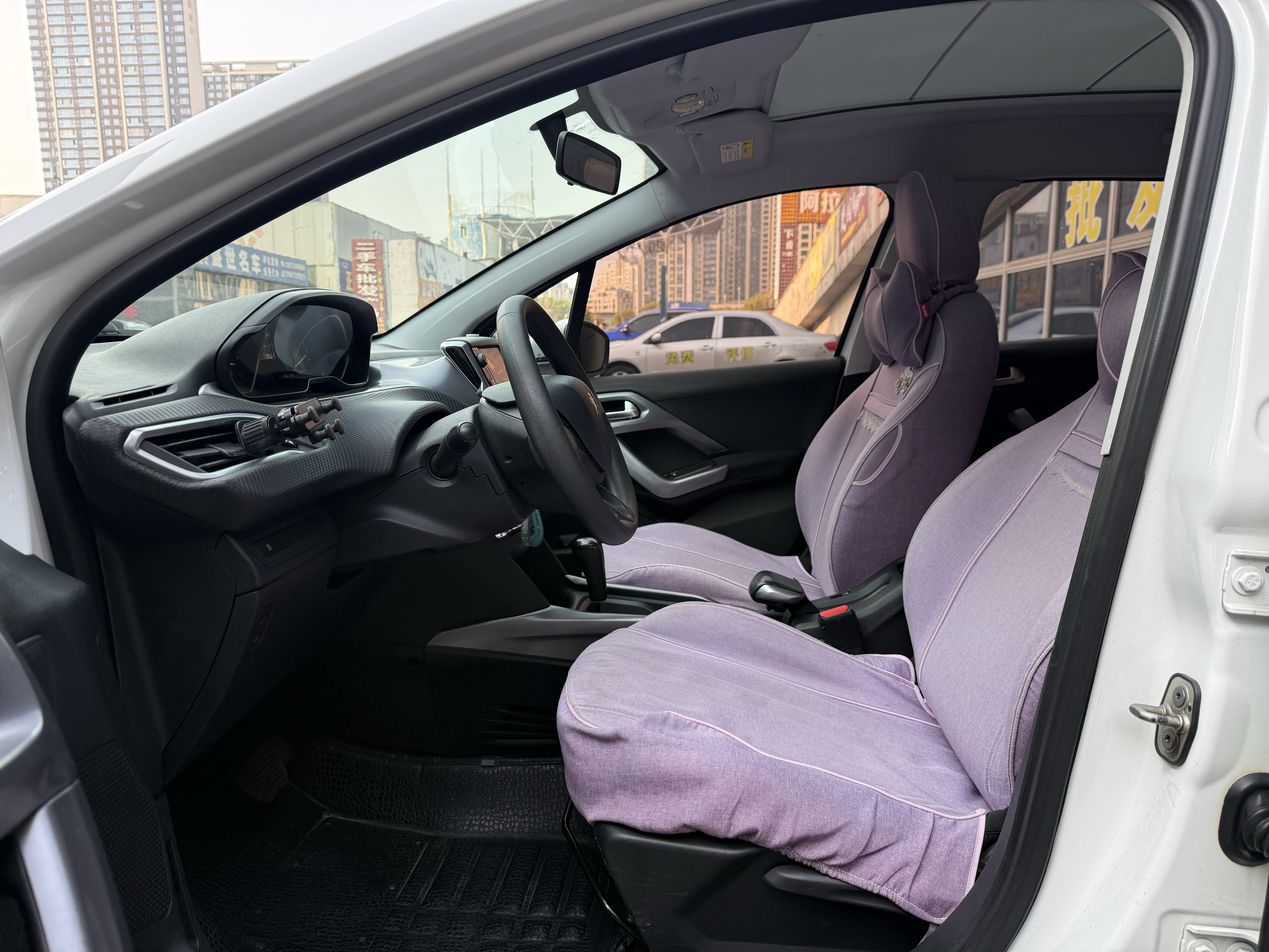 Peugeot 2008 2014 car image #6