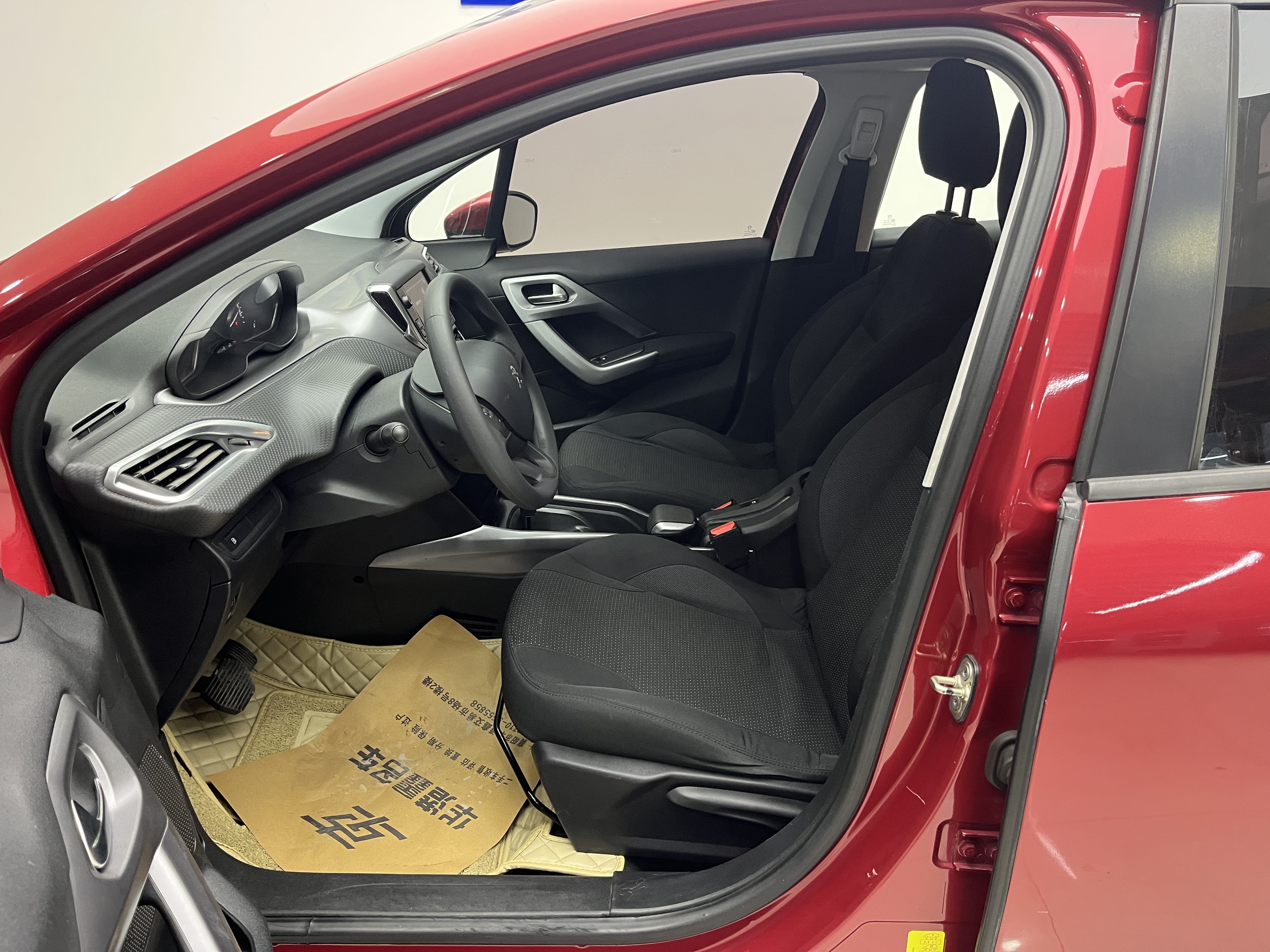 Peugeot 2008 2015 car image #6