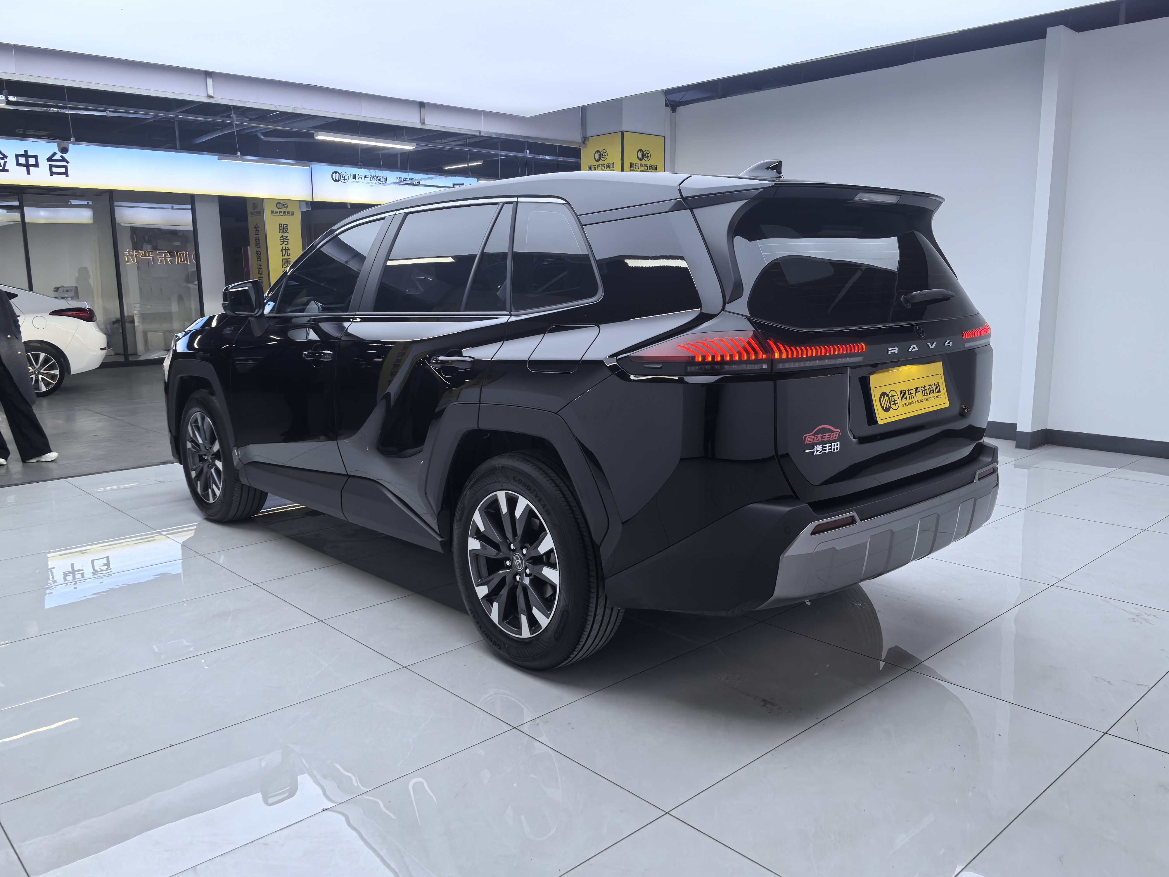 Toyota RAV4 2026 car image #6