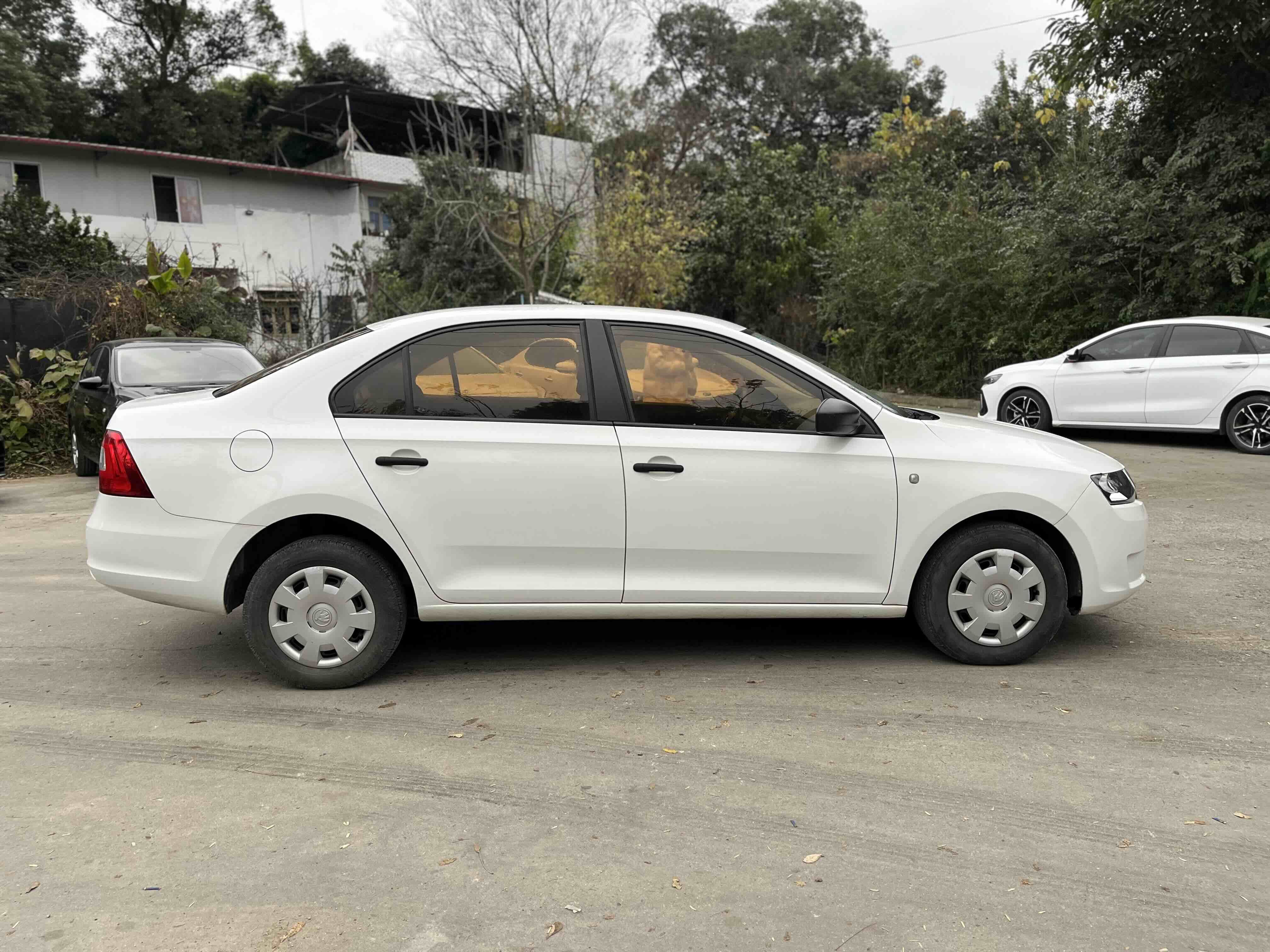 Skoda Rapid 2018 car image #6