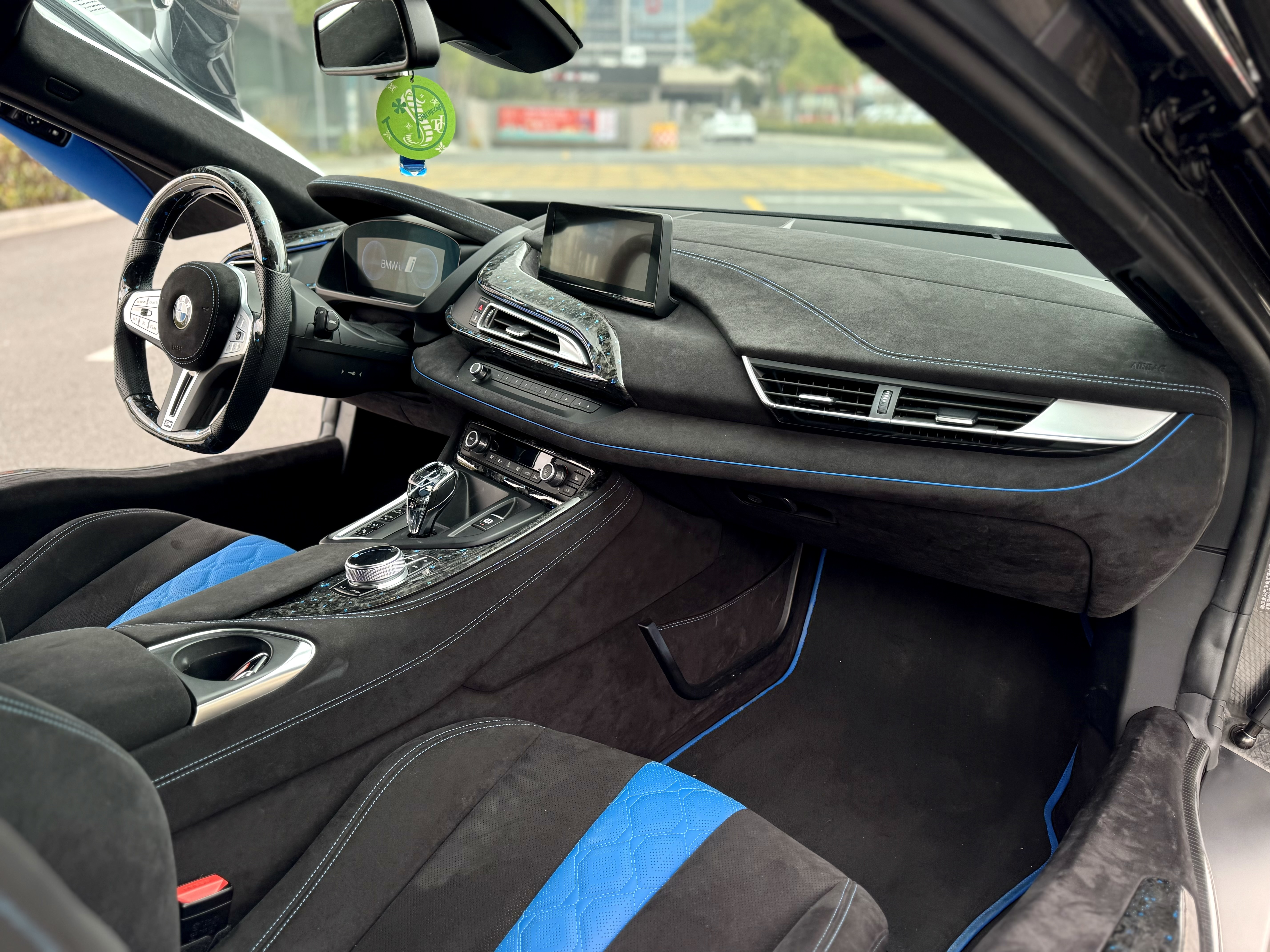 BMW i8 2018 car image #6