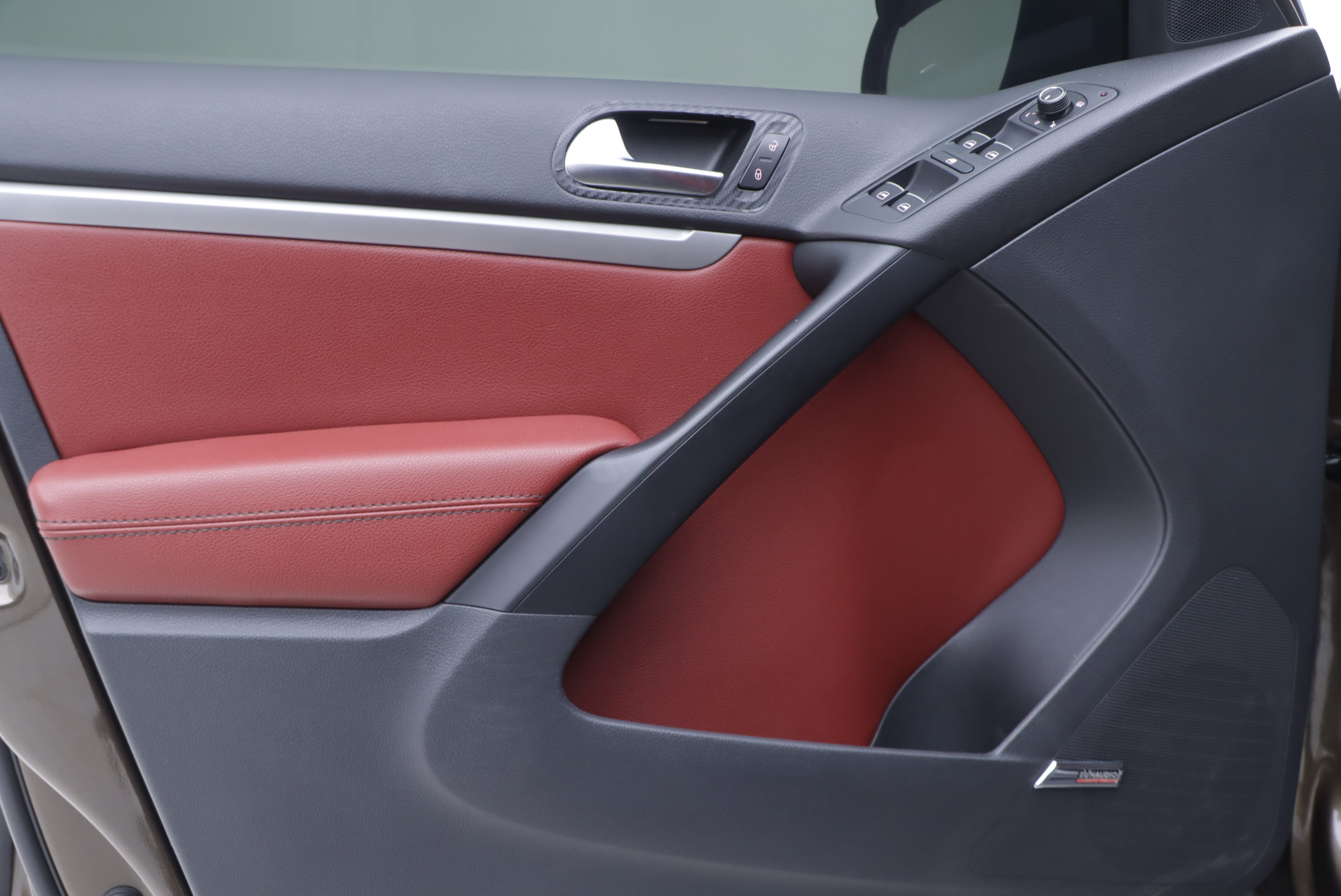 Volkswagen Tiguan 2015 car image #6