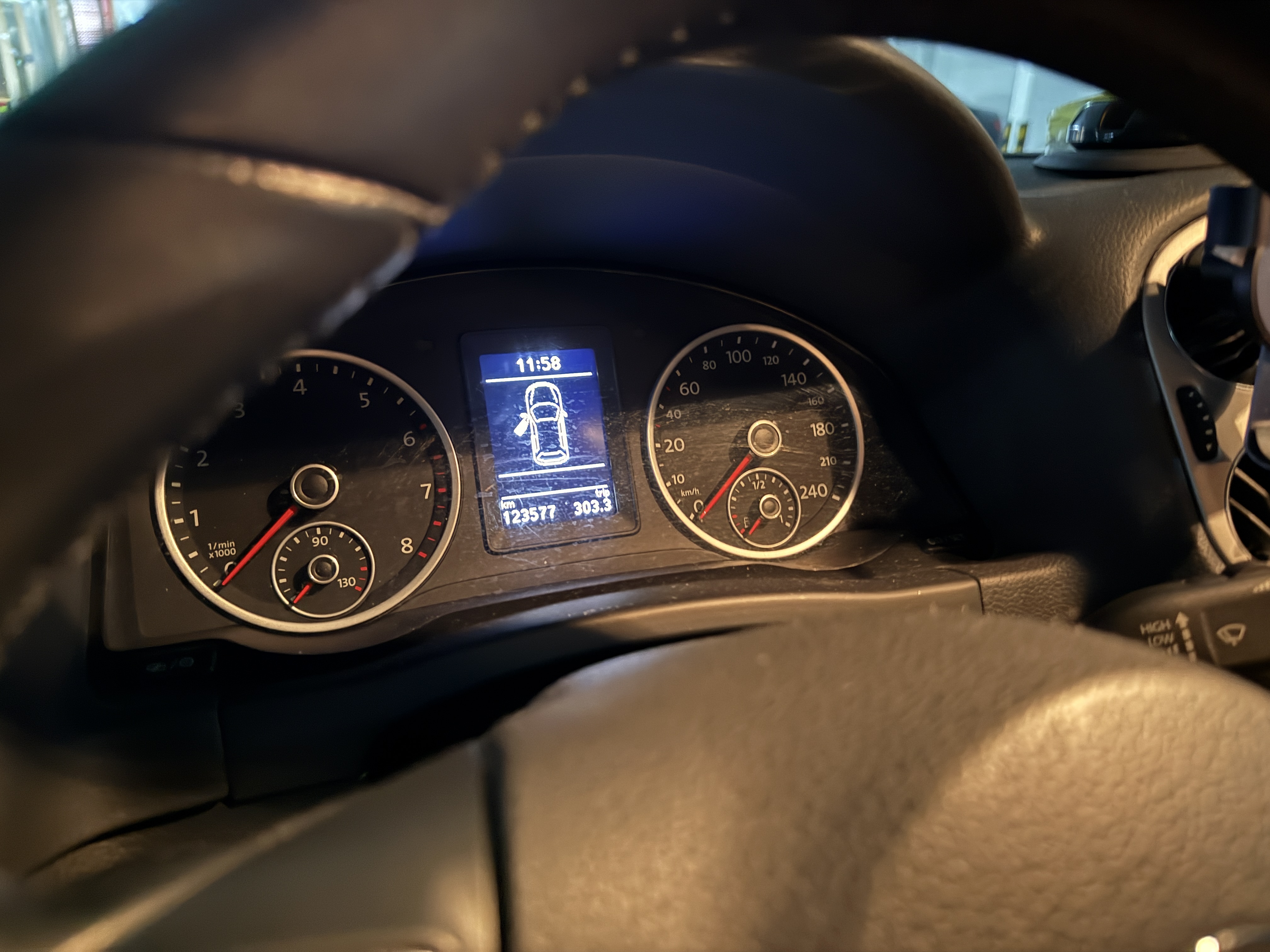 Volkswagen Tiguan 2015 car image #6