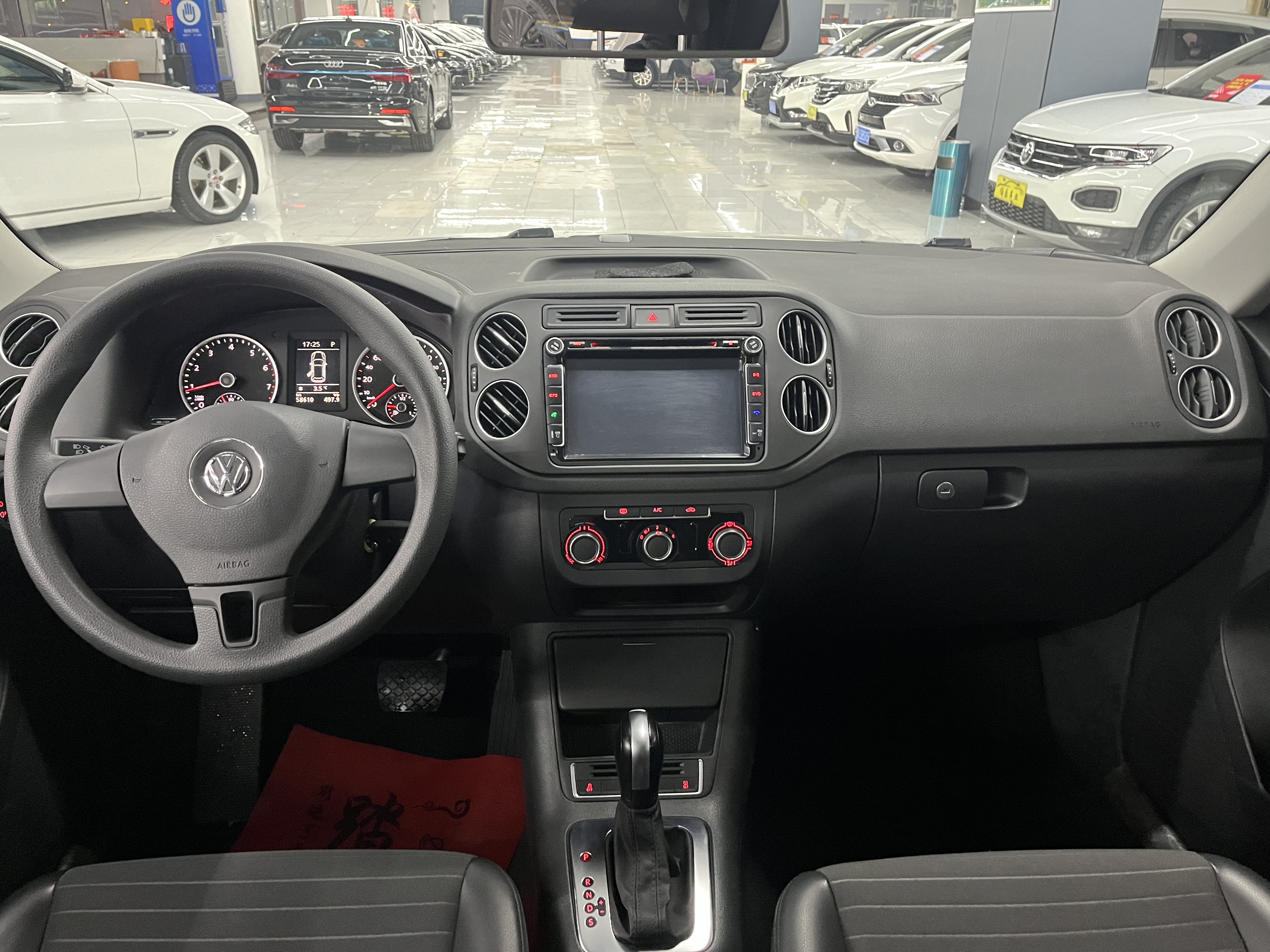 Volkswagen Tiguan 2015 car image #6