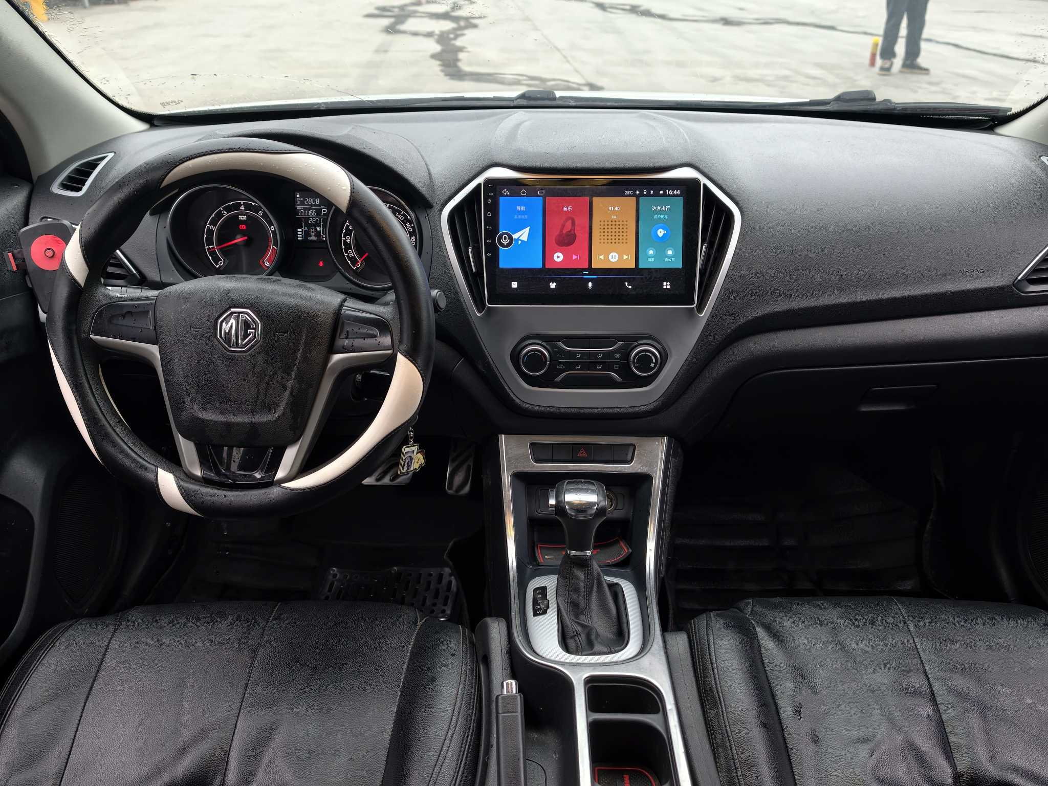 MG GT 2015 car image #6