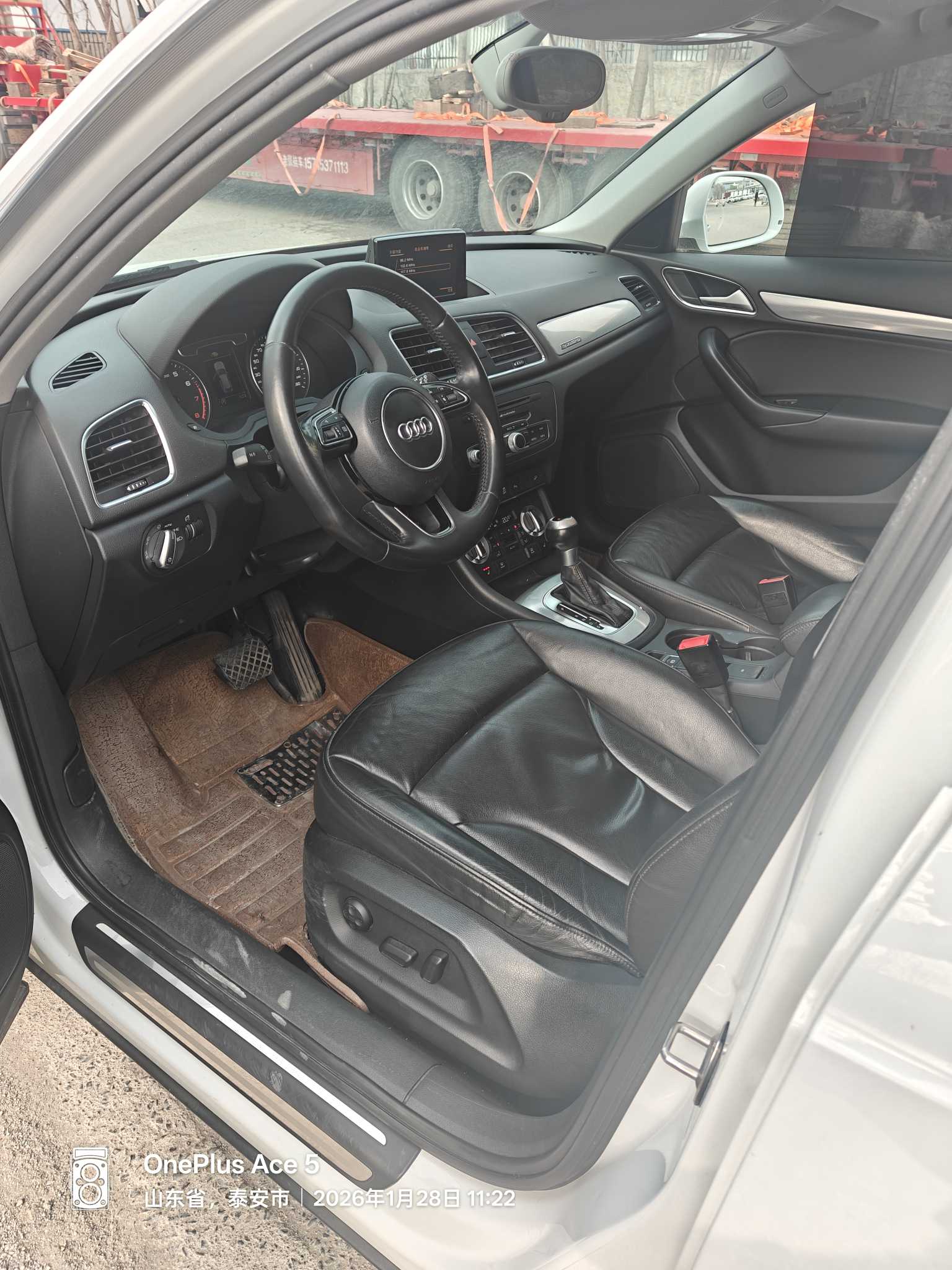 Audi Q3 2016 car image #6